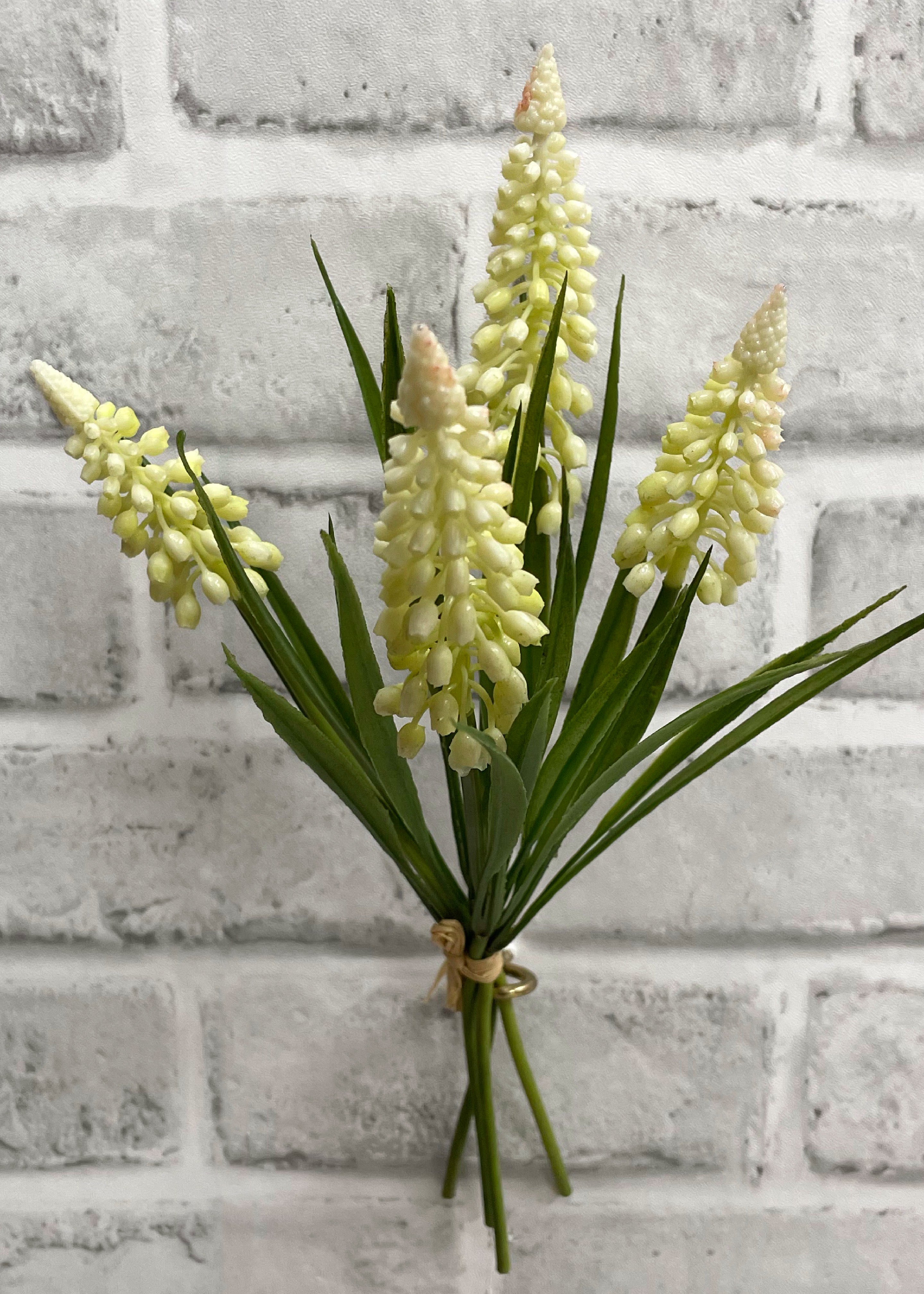 ITEM 00992 W - 10.5" WHITE MUSCARI BUNDLE X 4