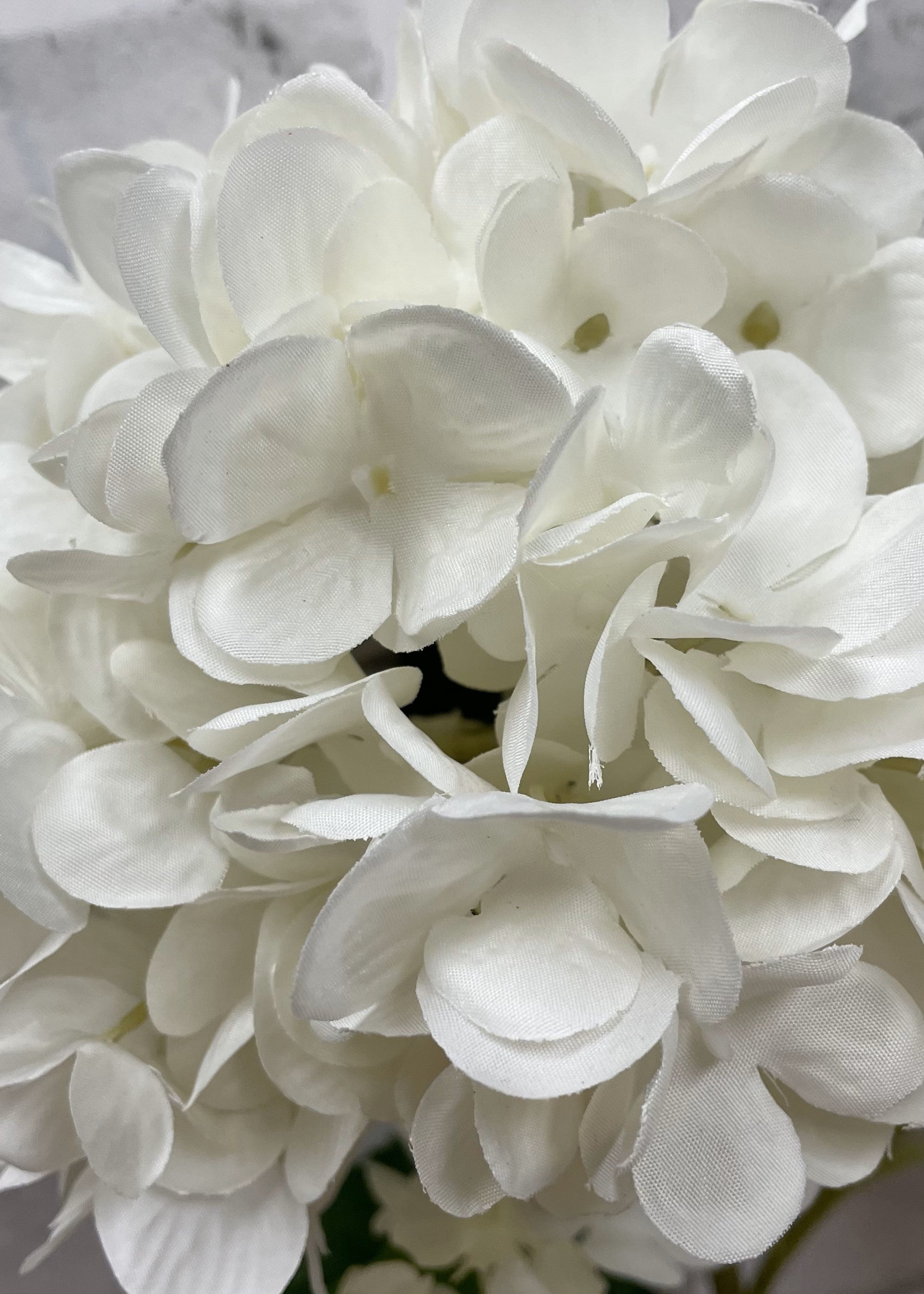 ITEM 01009 W - 30" WHITE HYDRANGEA STEM