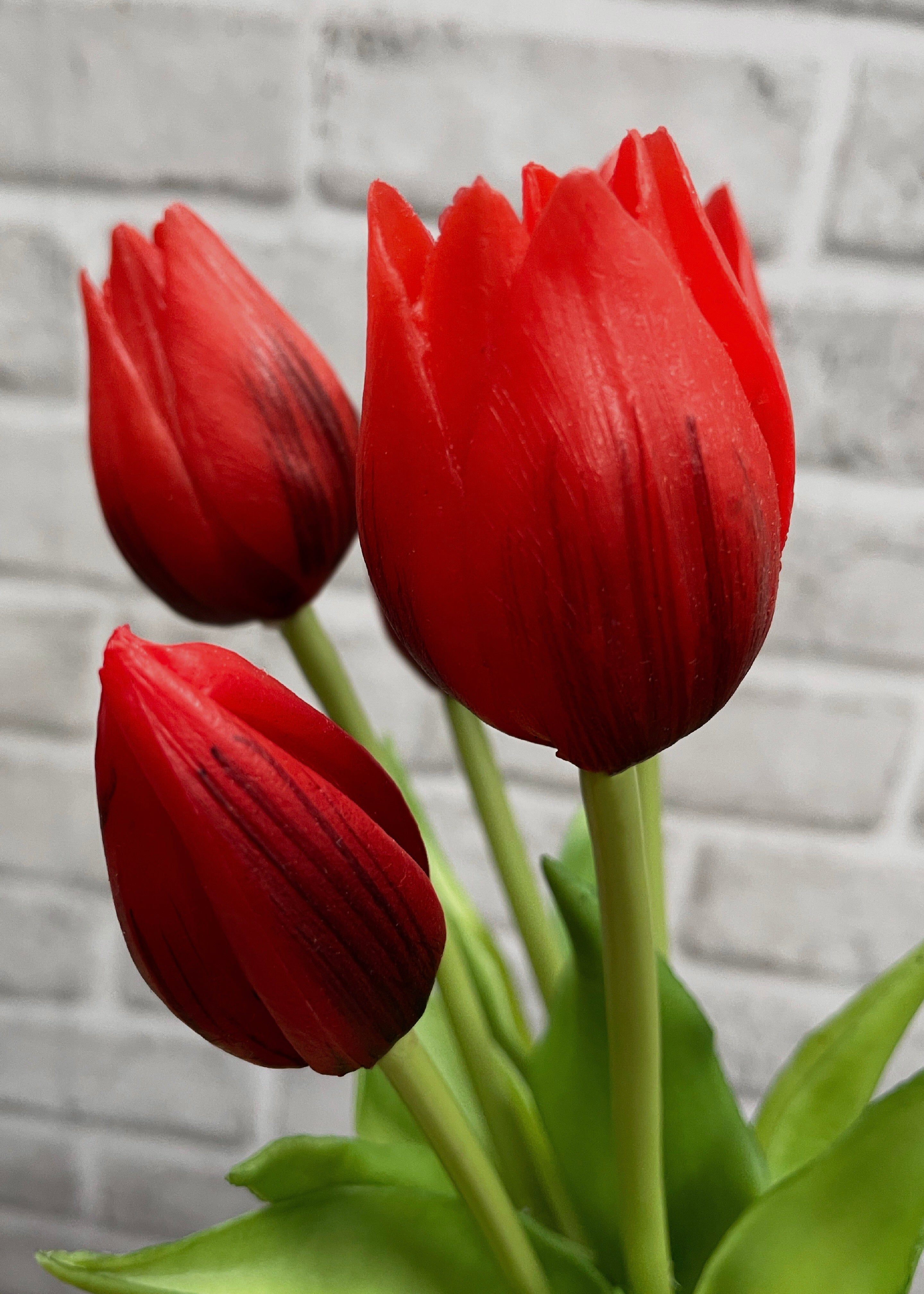 ITEM 10187 RED - 10" FRESH TOUCH MINI WILD RED TULIP BUNDLE (3 FLOWERS & 2 BUDS TO A BUNDLE)