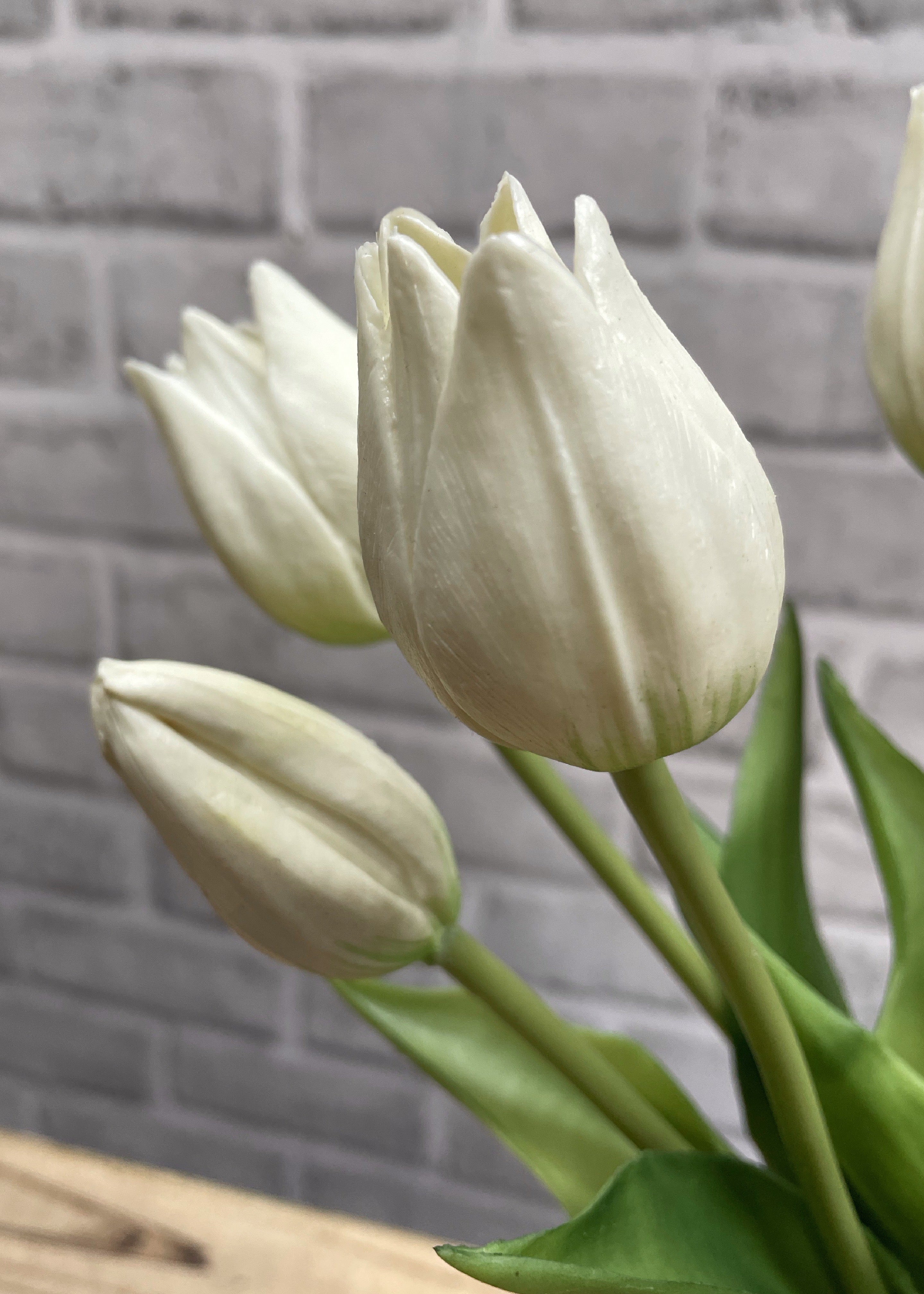 ITEM 10187 W - 10" FRESH TOUCH MINI WILD WHITE TULIP BUNDLE (3 FLOWERS & 2 BUDS TO A BUNDLE)