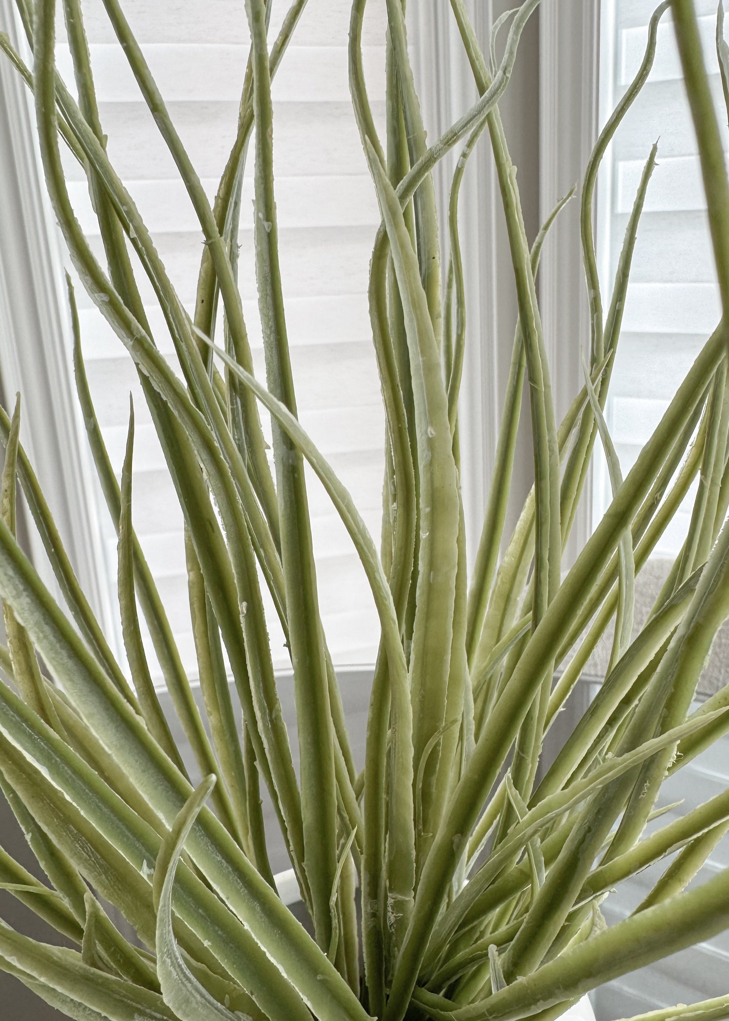 ITEM 11518GYGR - 20" GREY GREEN CURLY GRASS BUSH
