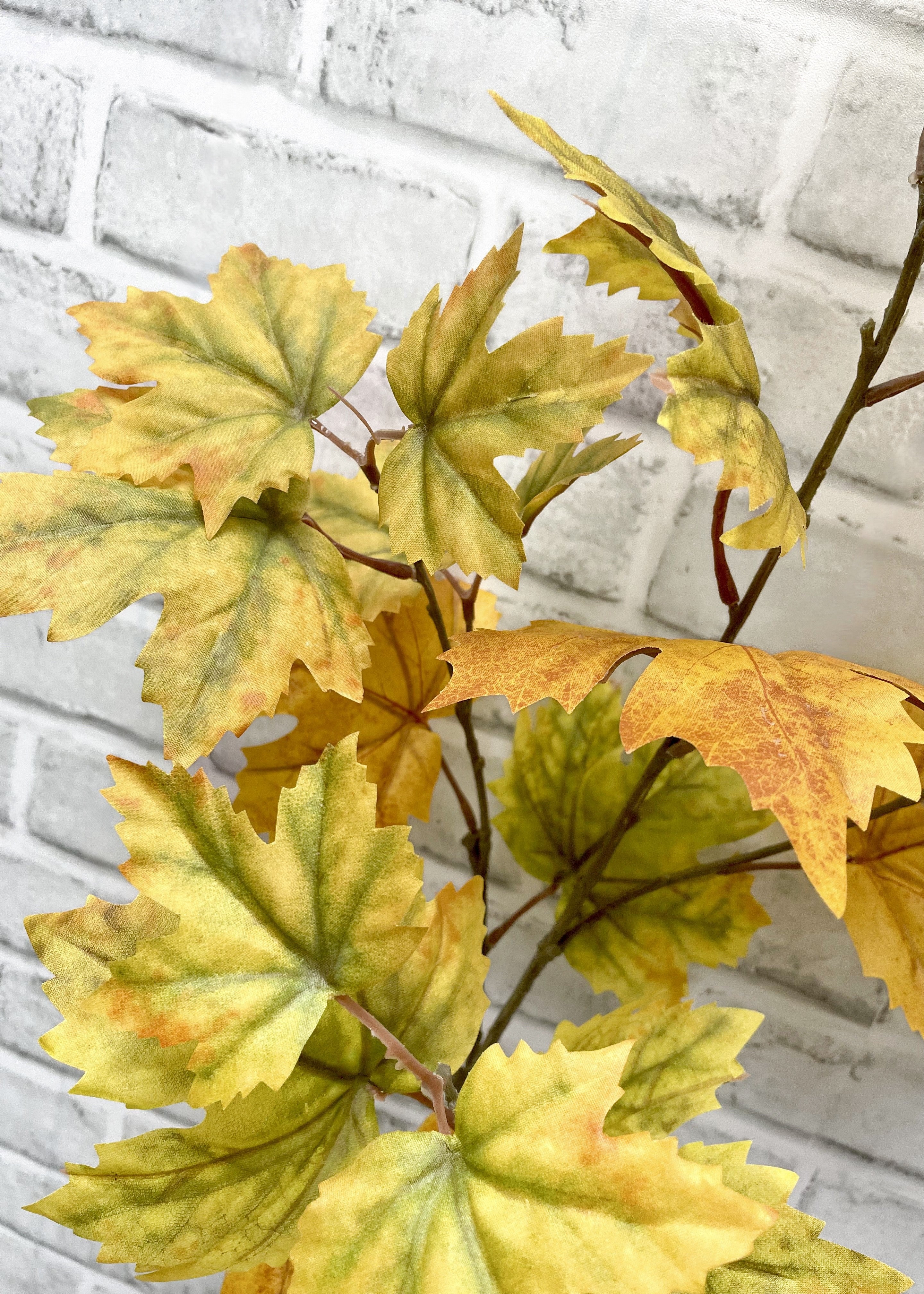 ITEM 11557 YGR - 37" YELLOW GREEN MAPLE LEAF SPRAY