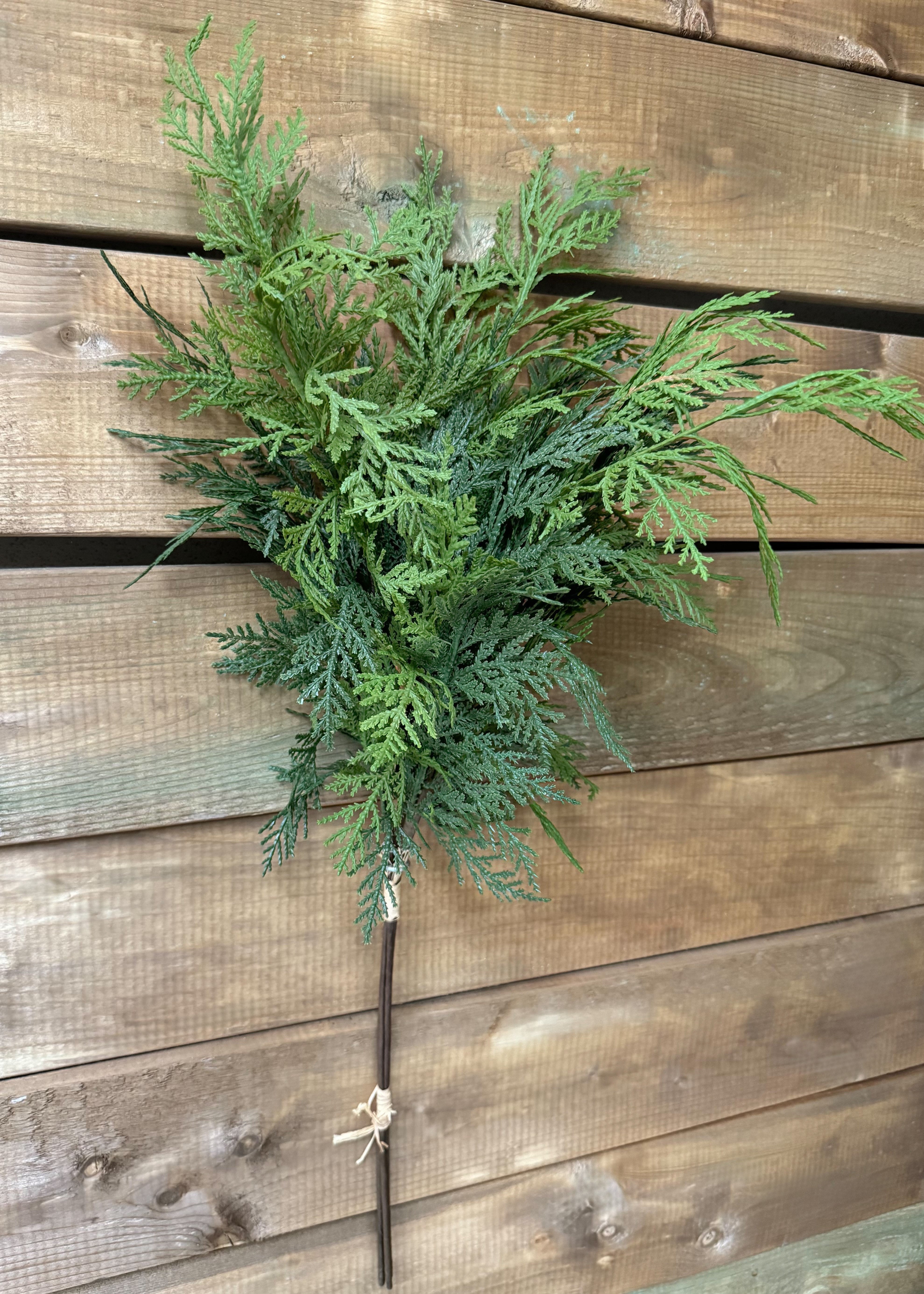 ITEM 81845 - 28" FRESH TOUCH NORTHERN WHITE CEDAR BUNDLE - 3 PC PER BUNDLE