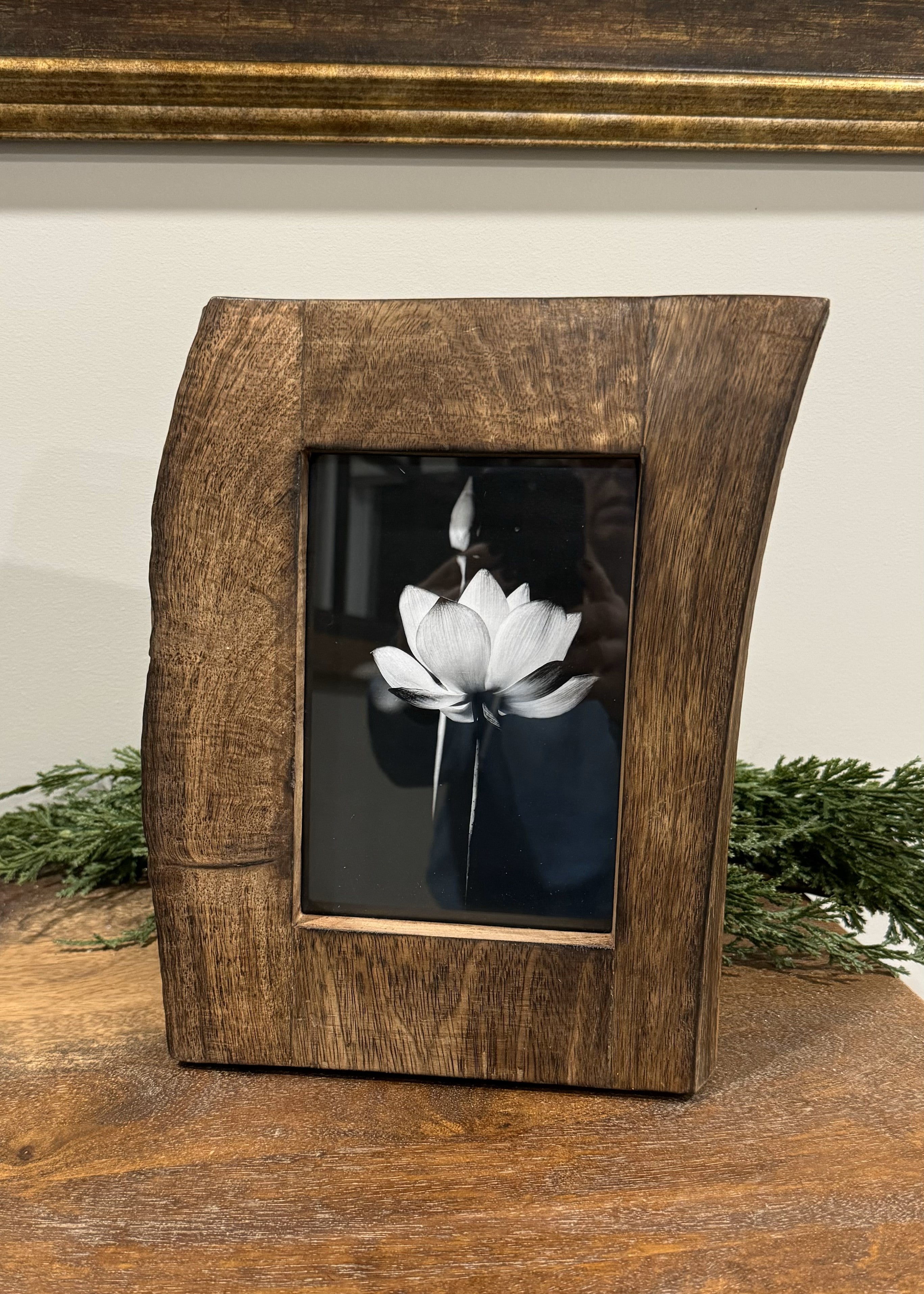 ITEM DDL1045-5 -9.5"X11" MANGO WOOD PHOTO FRAME (HOLDS A 5"X7" PICTURE)