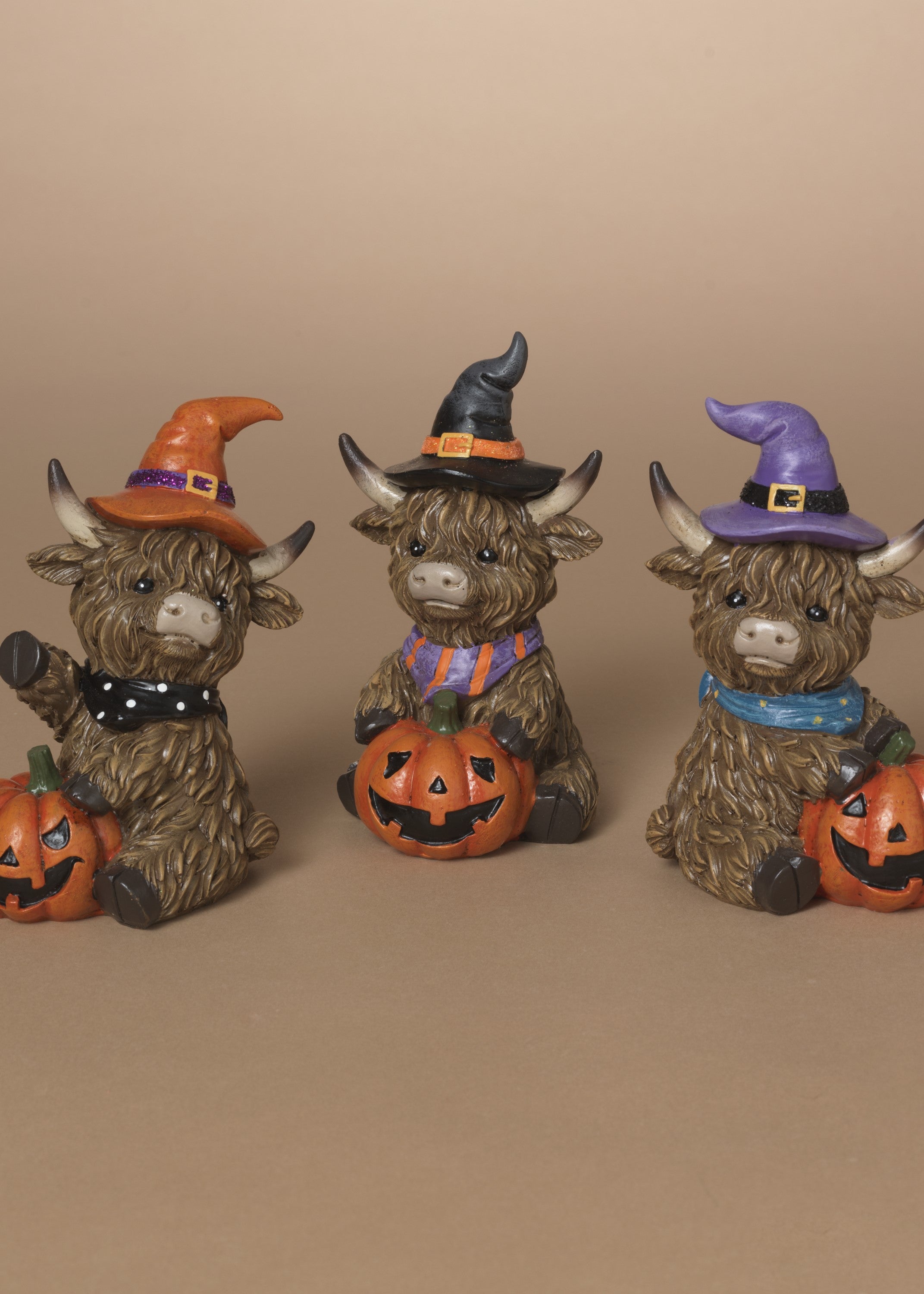 ITEM G2797330 - 5.5"H RESIN HALLOWEEN HIGHLAND COW