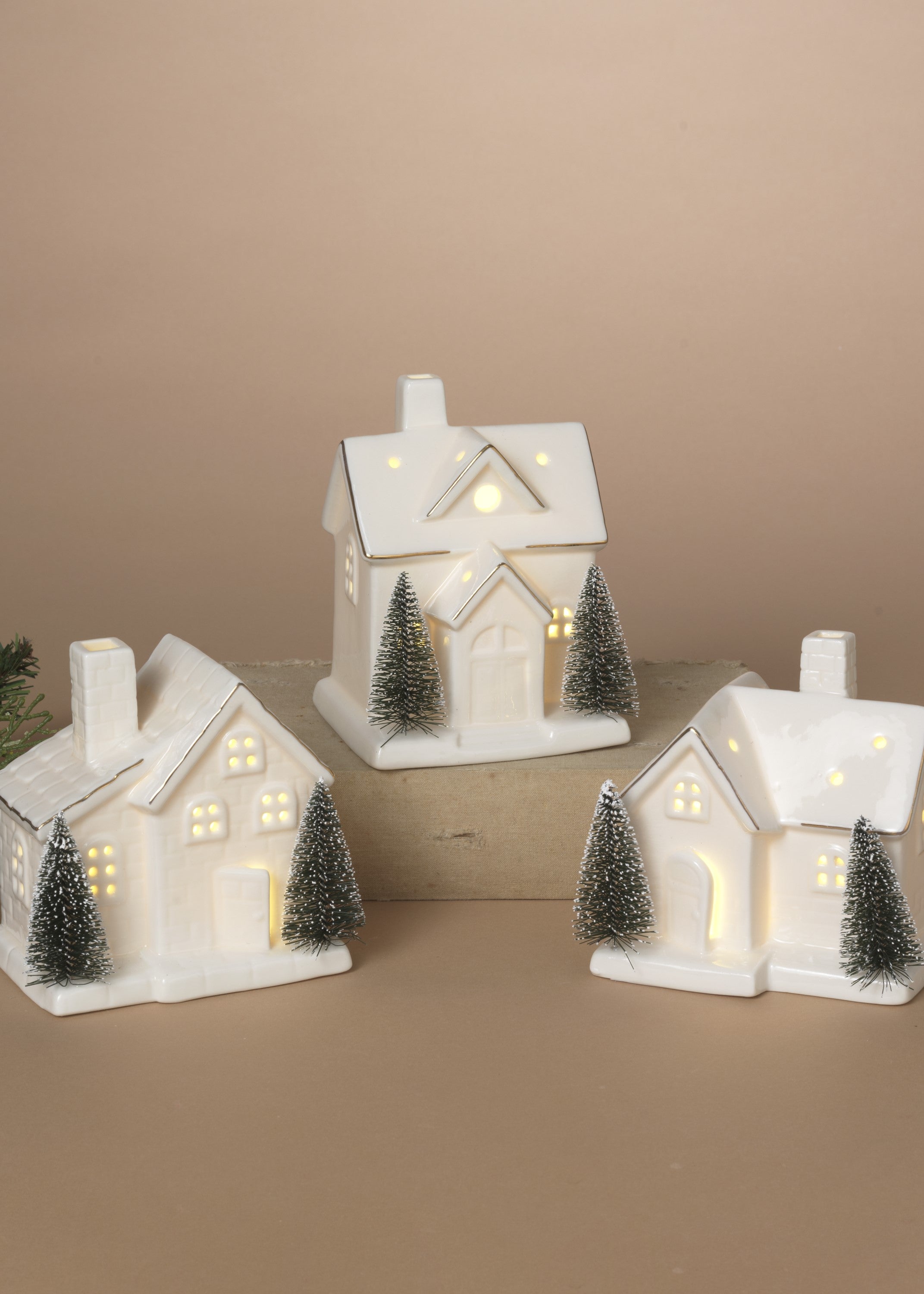 ITEM G2799380 - 4.75"H B/O LIGHTED CERAMIC HOLIDAY HOUSES