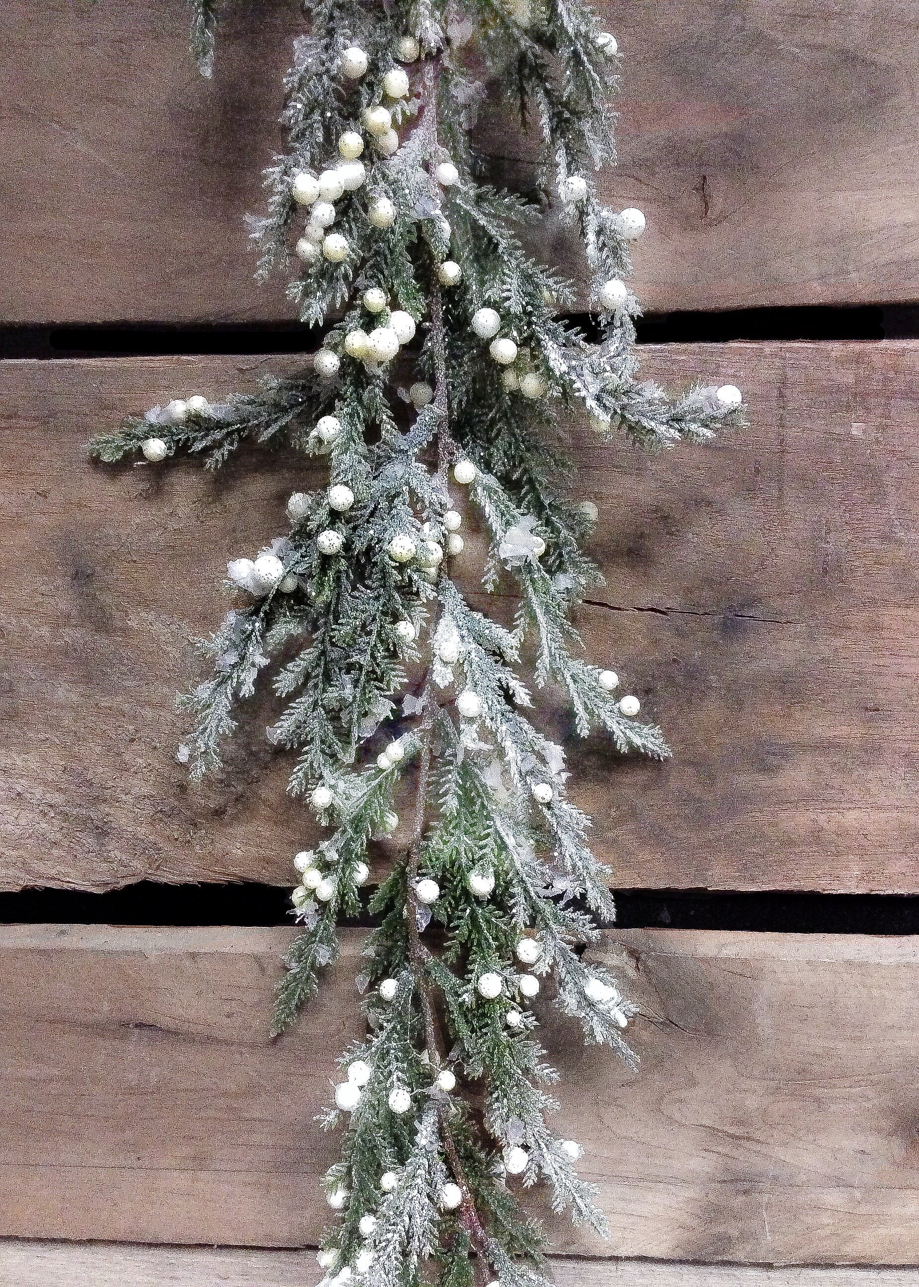 ITEM 80995 CM - 6 FOOT FROSTED CEDAR AND CREAM BERRIES GARLAND