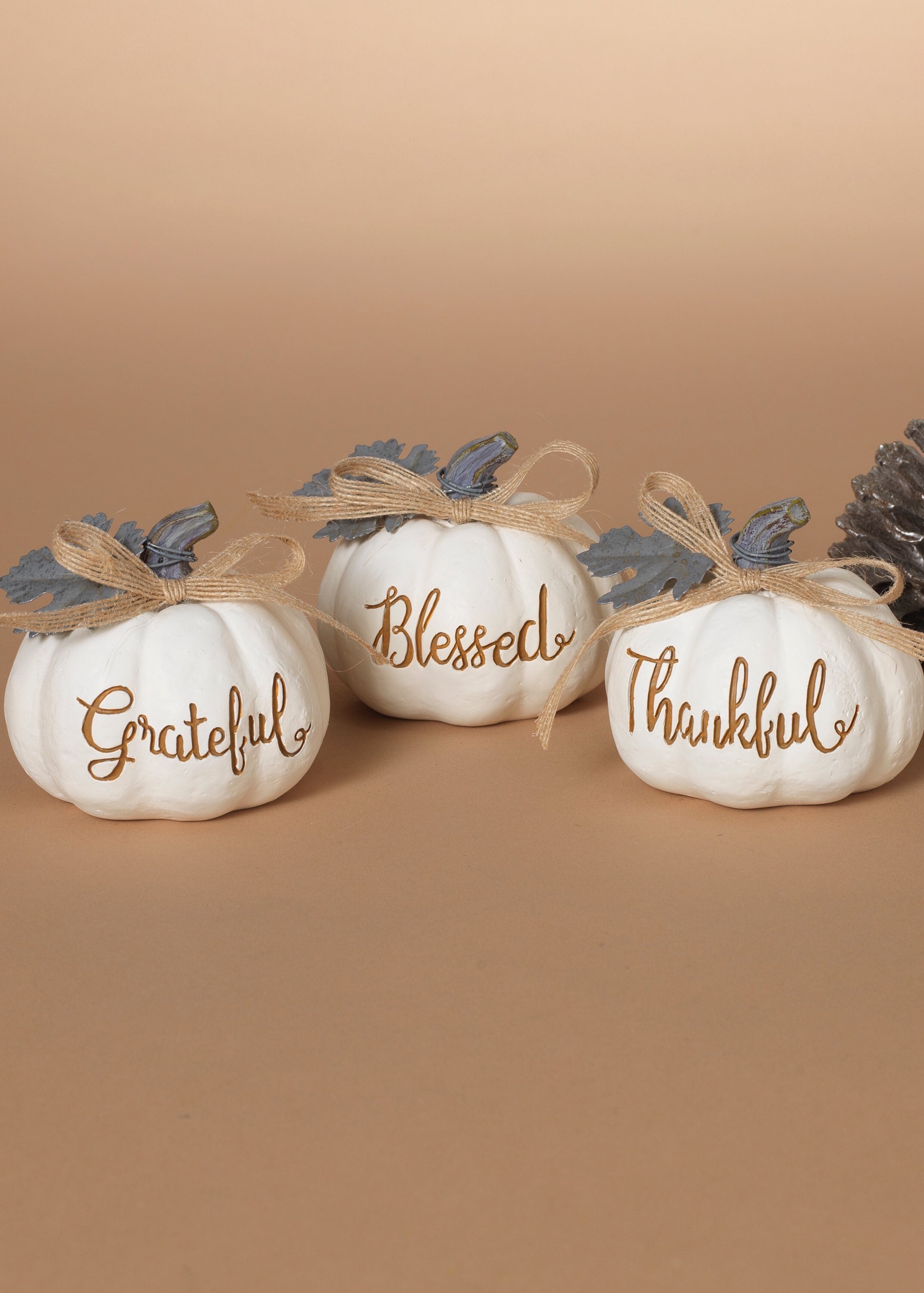 ITEM G2484580 - 3.5"L RESIN HARVEST PUMPKIN WITH METAL LEAF