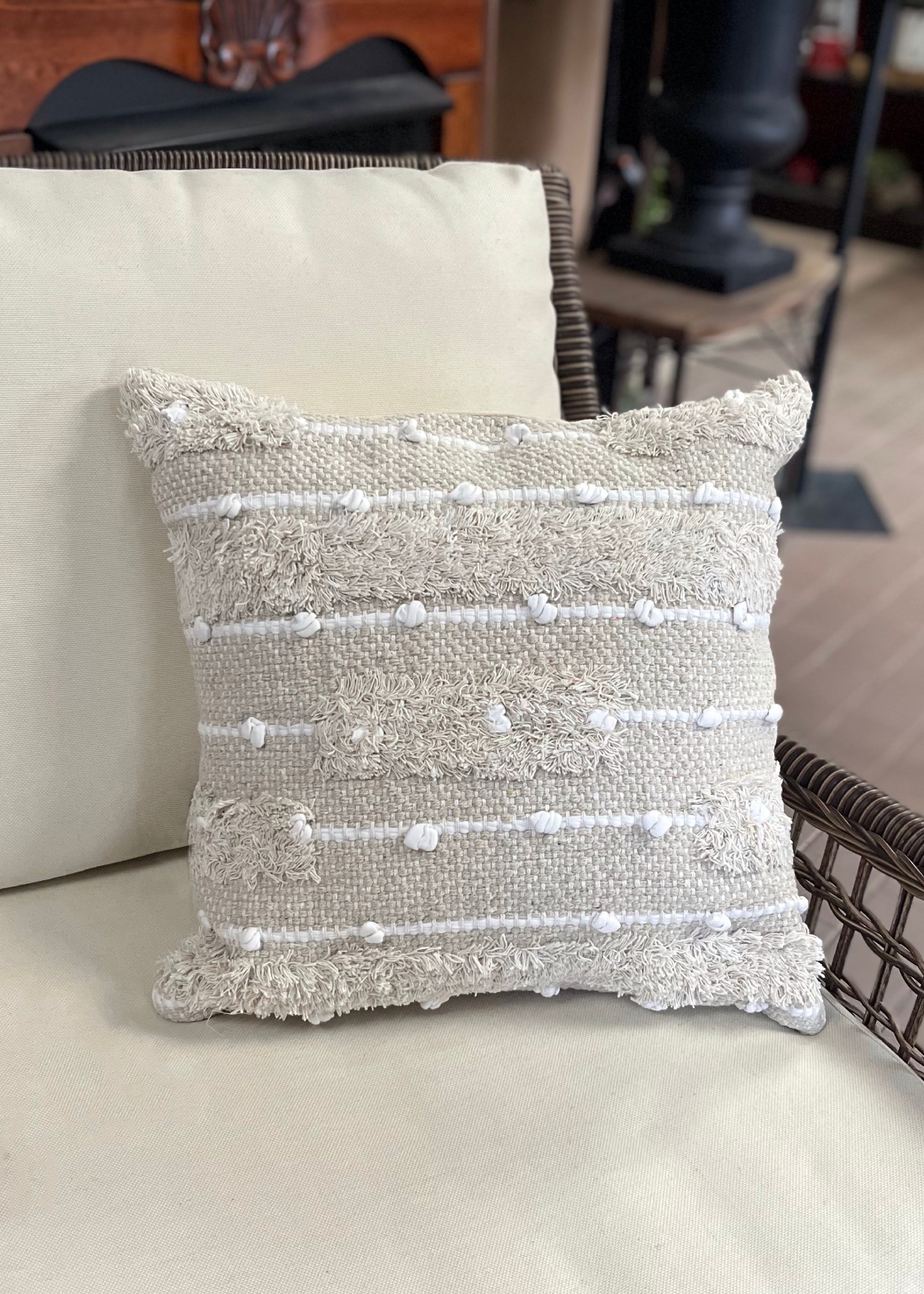 ITEM R2506 - 17"X17" BEIGE & WHITE CUSHION WITH FRINGE