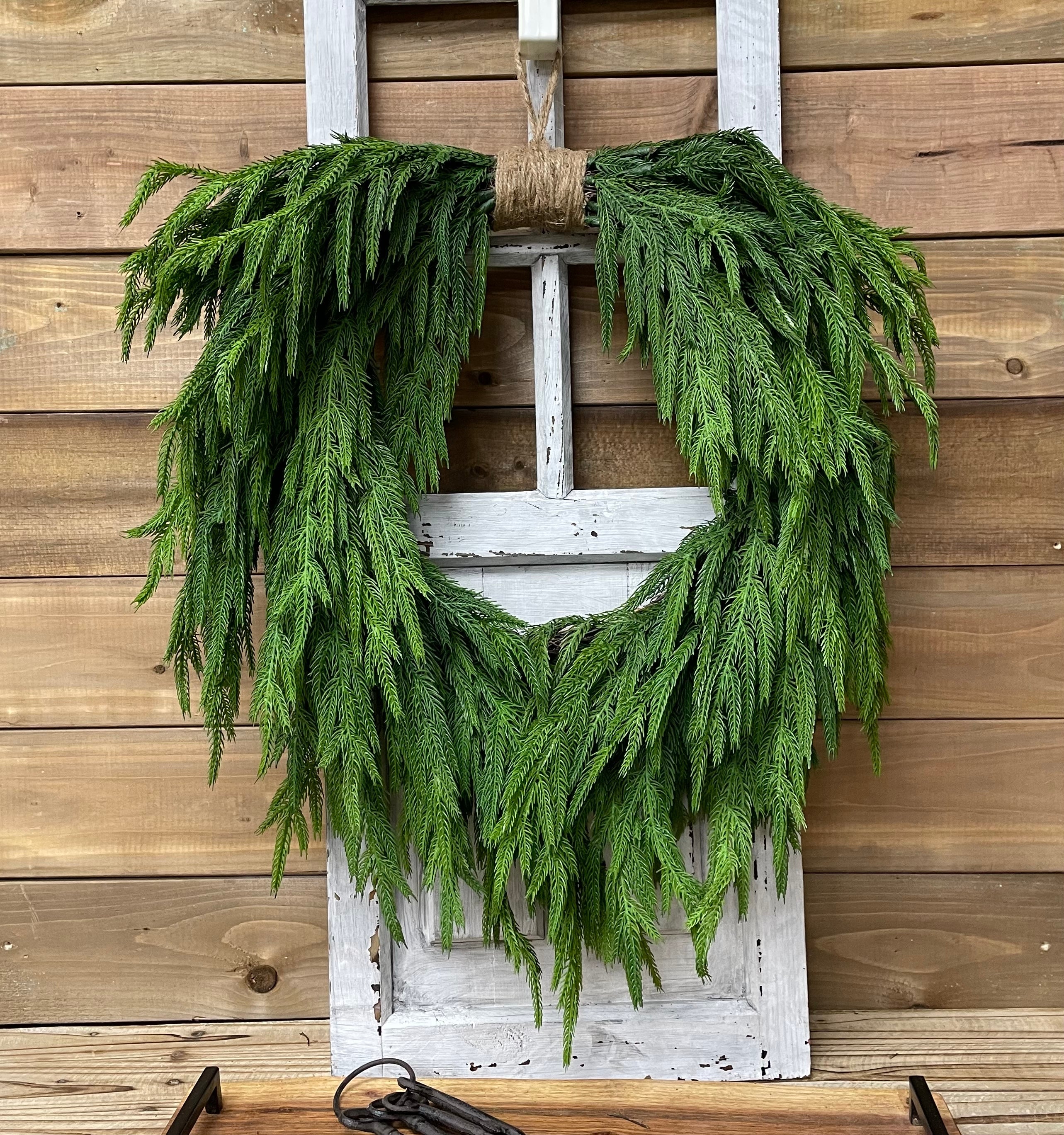 WREATHS/GARLANDS/TREES