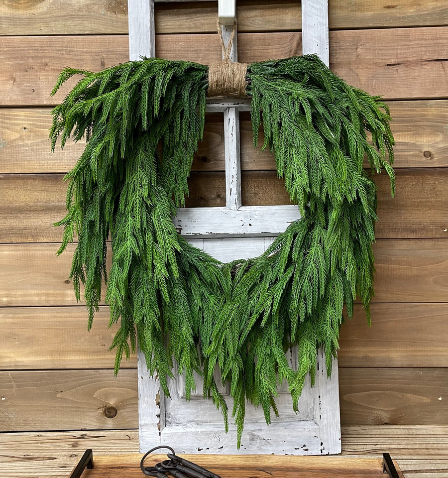 WREATHS/GARLANDS/TREES