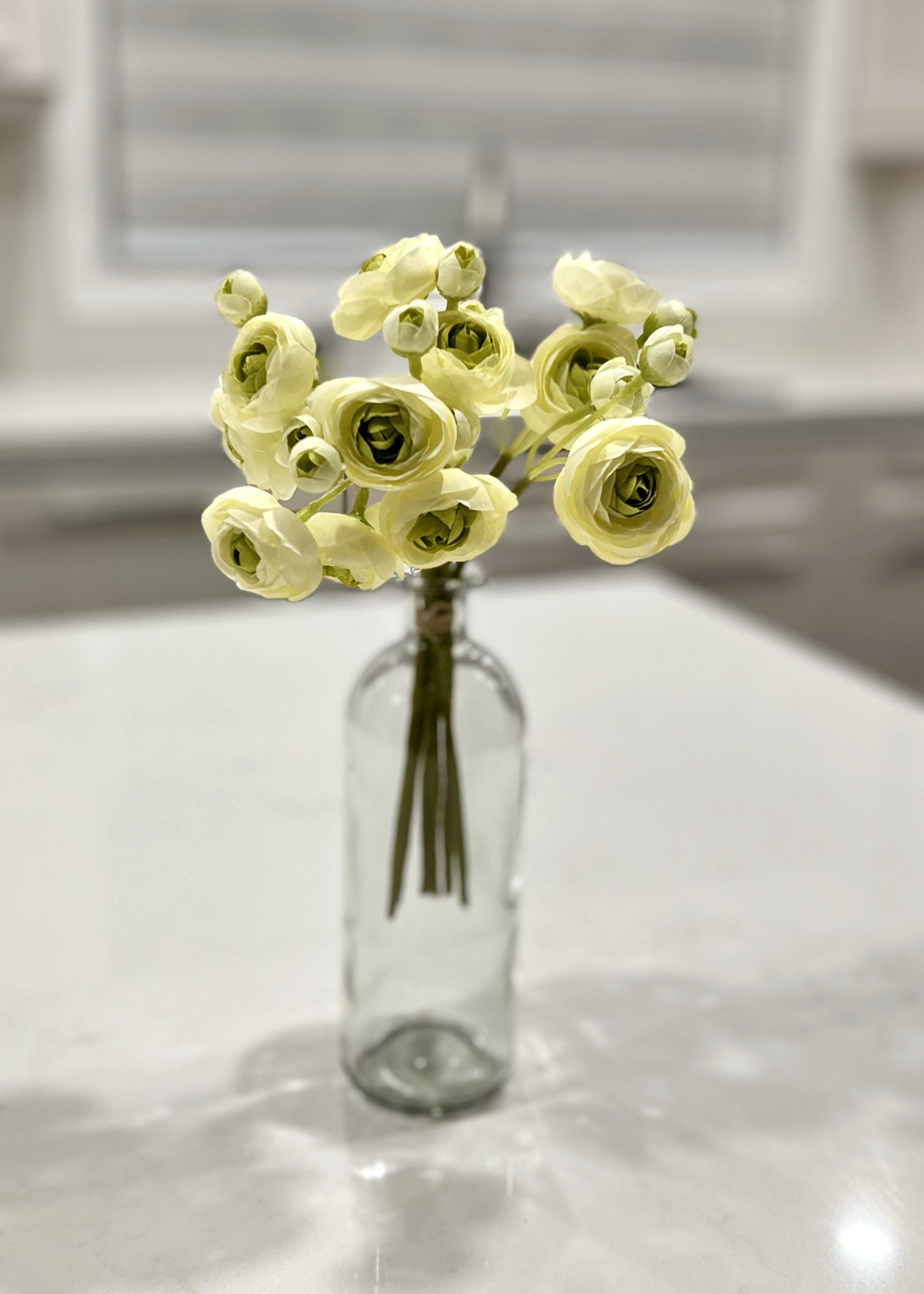 ITEM 00972 GR - 11" GREEN RANUNCULUS - 6 STEMS PER BUNDLE