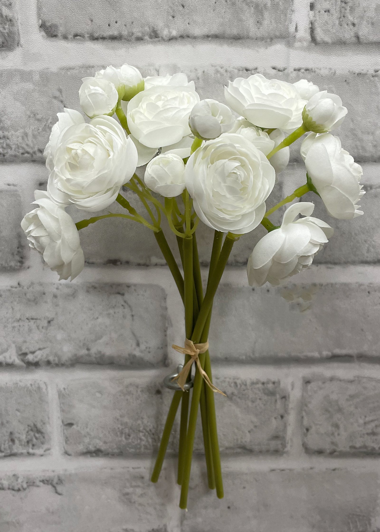 ITEM 00972 W - 11" WHITE RANUNCULUS - 6 STEMS PER BUNDLE
