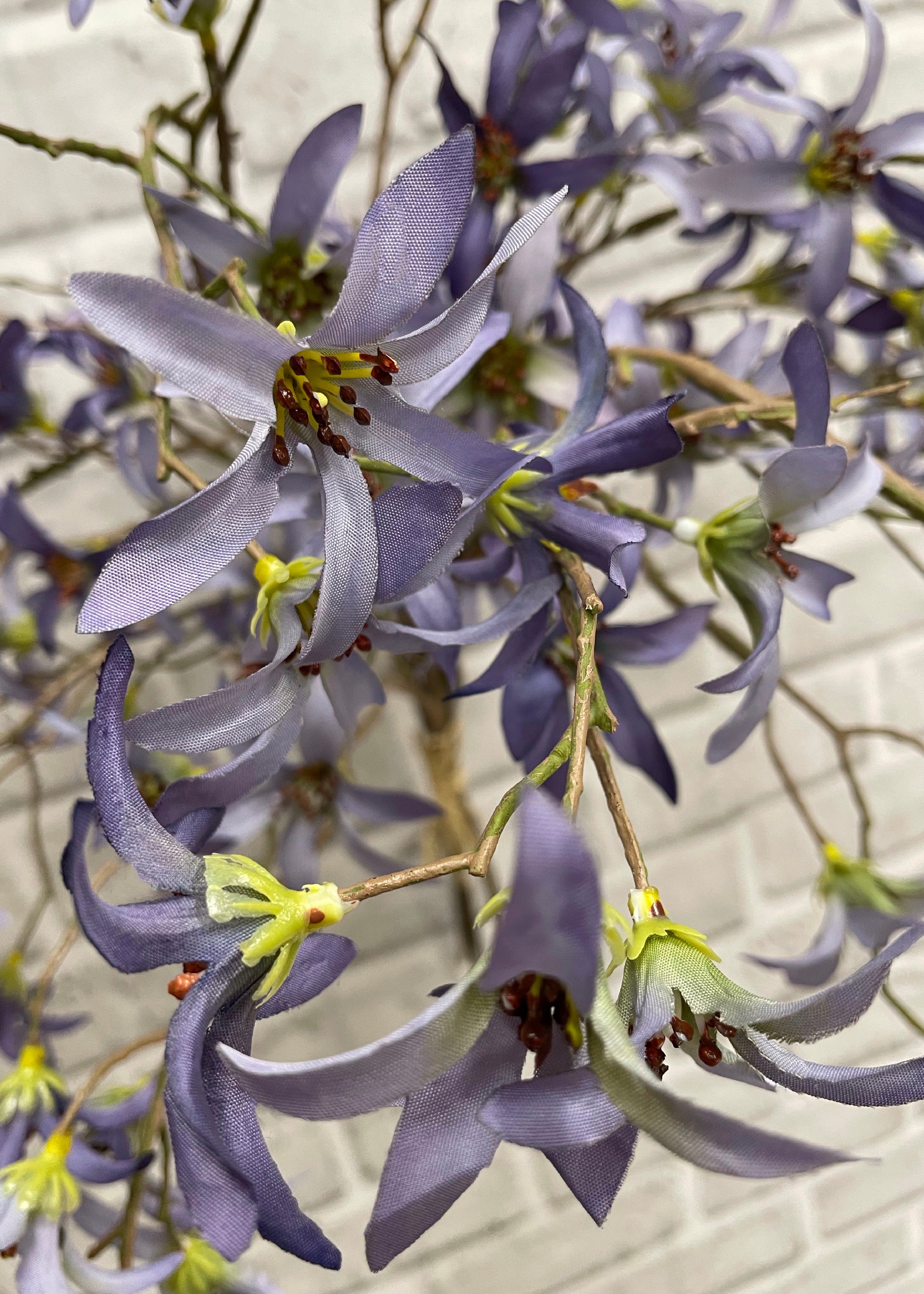 ITEM 00994 LV - 21" LAVENDER FORSYTHIA BUNDLE X 3