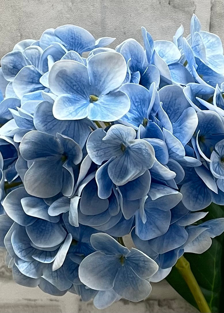 ITEM 01024BL  - 30" BLUE FRESH TOUCH HYDRANGEA SPRAY