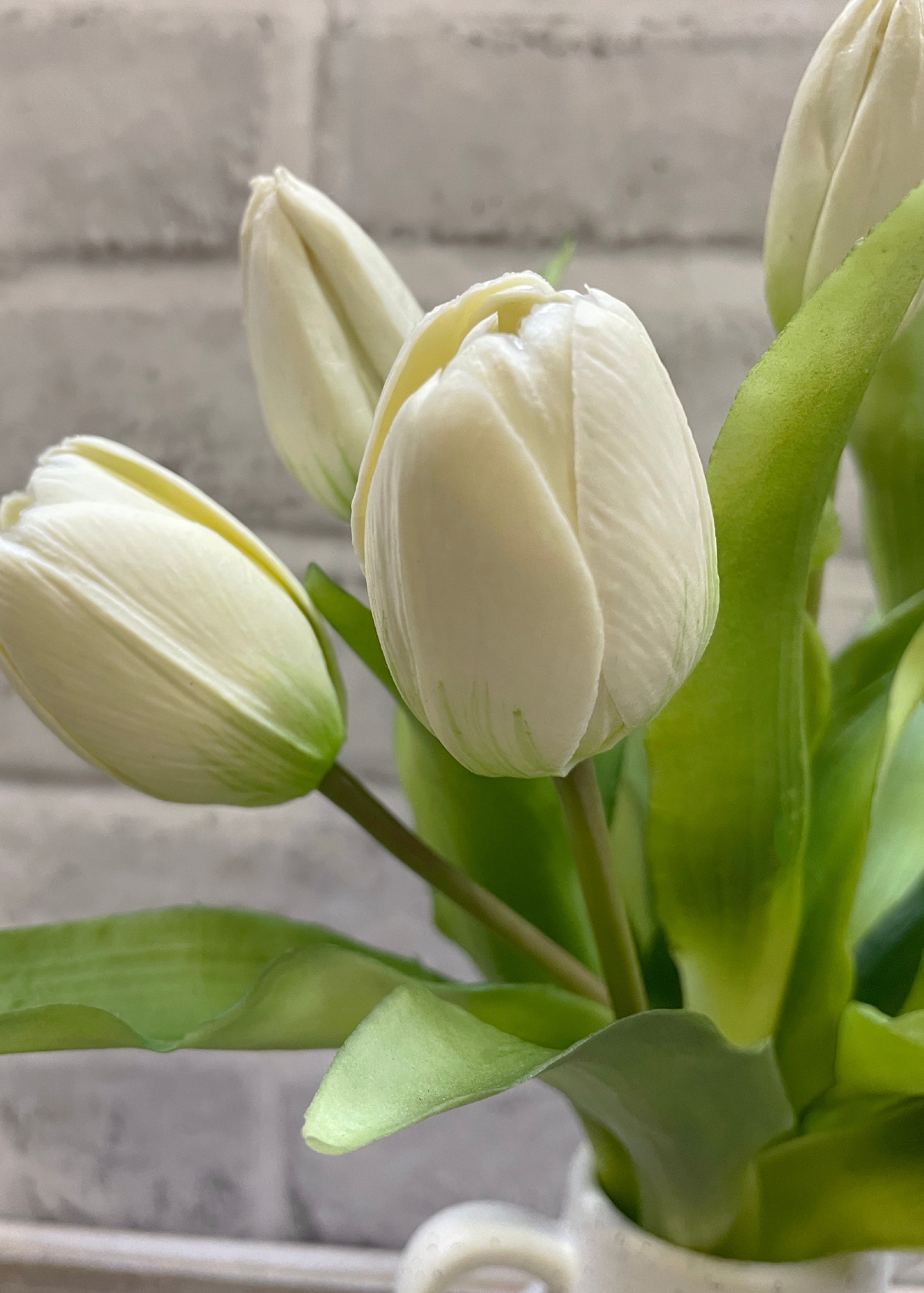ITEM 10170 W(AVAILABLE) - 12" WHITE FRESH TOUCH DYNASTY TULIP BUNDLE (4 FLOWERS & 3 BUDS TO A BUNDLE)