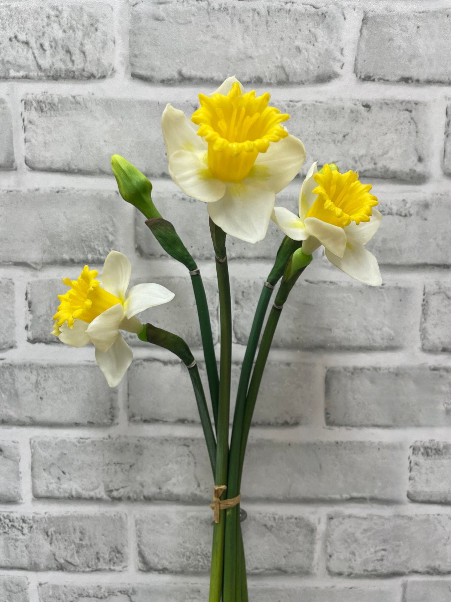 ITEM 10202 WY - 17.5" FRESH TOUCH DAFFODIL BUNDLE (3 HEADS, 2 BUDS)