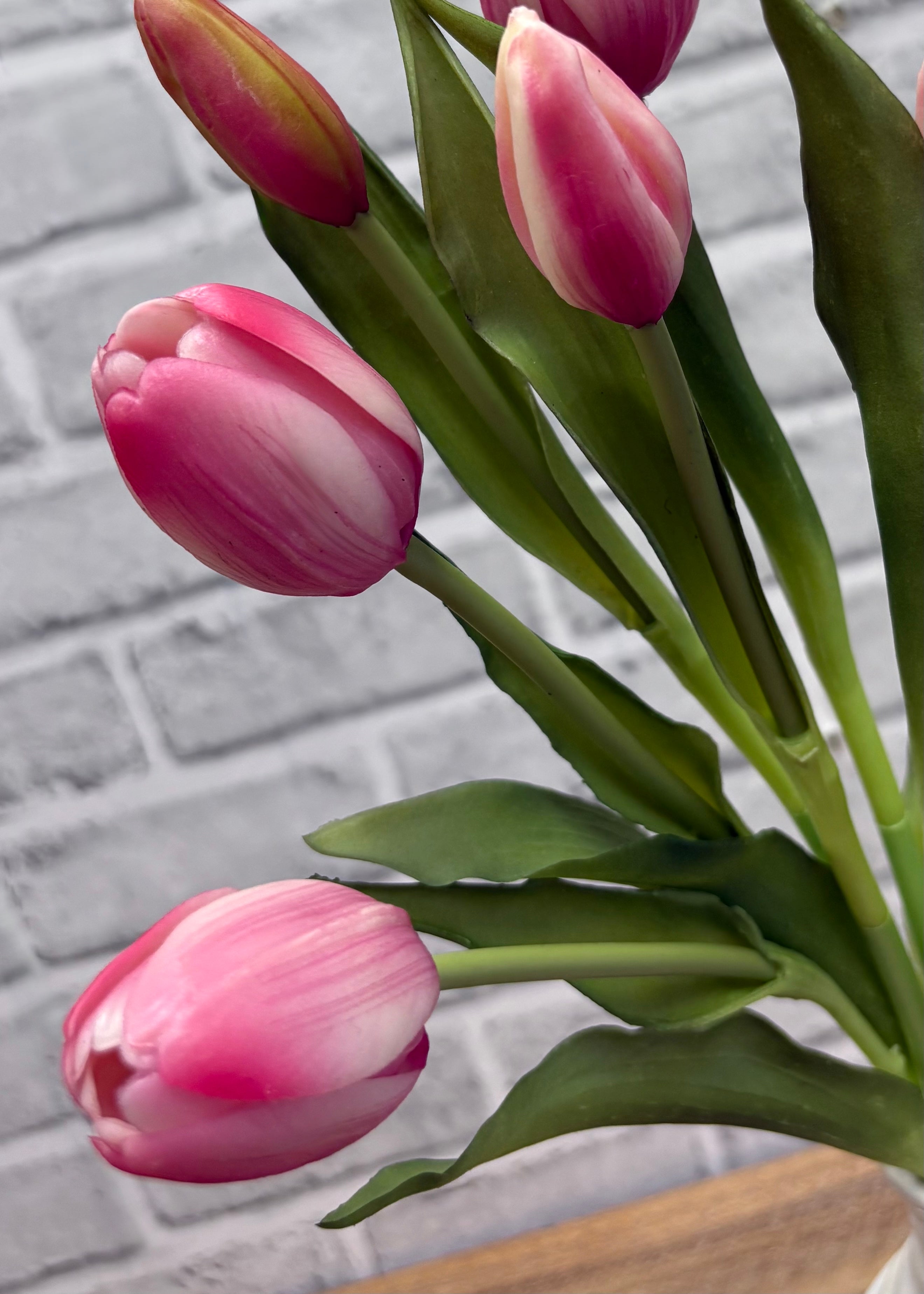 ITEM 10211 COTTON - 18.5" FRESH TOUCH DYNASTY COTTON CANDY TULIP BUNDLE (6 FLOWERS, 4 BUDS)