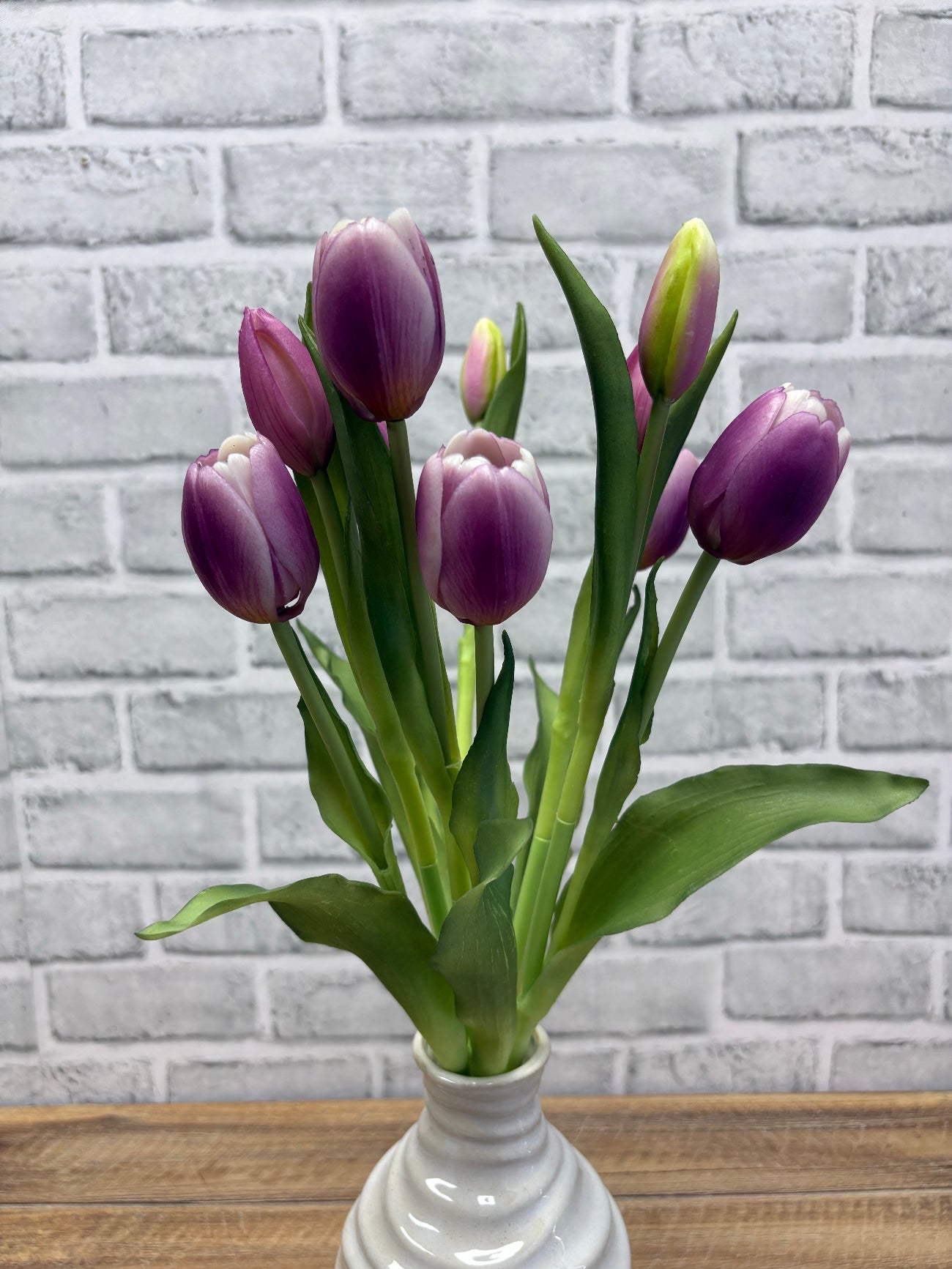 ITEM 10211 LVW - 18.5" FRESH TOUCH DYNASTY LAVENDER WHITE TULIP BUNDLE (6 FLOWERS, 4 BUDS)