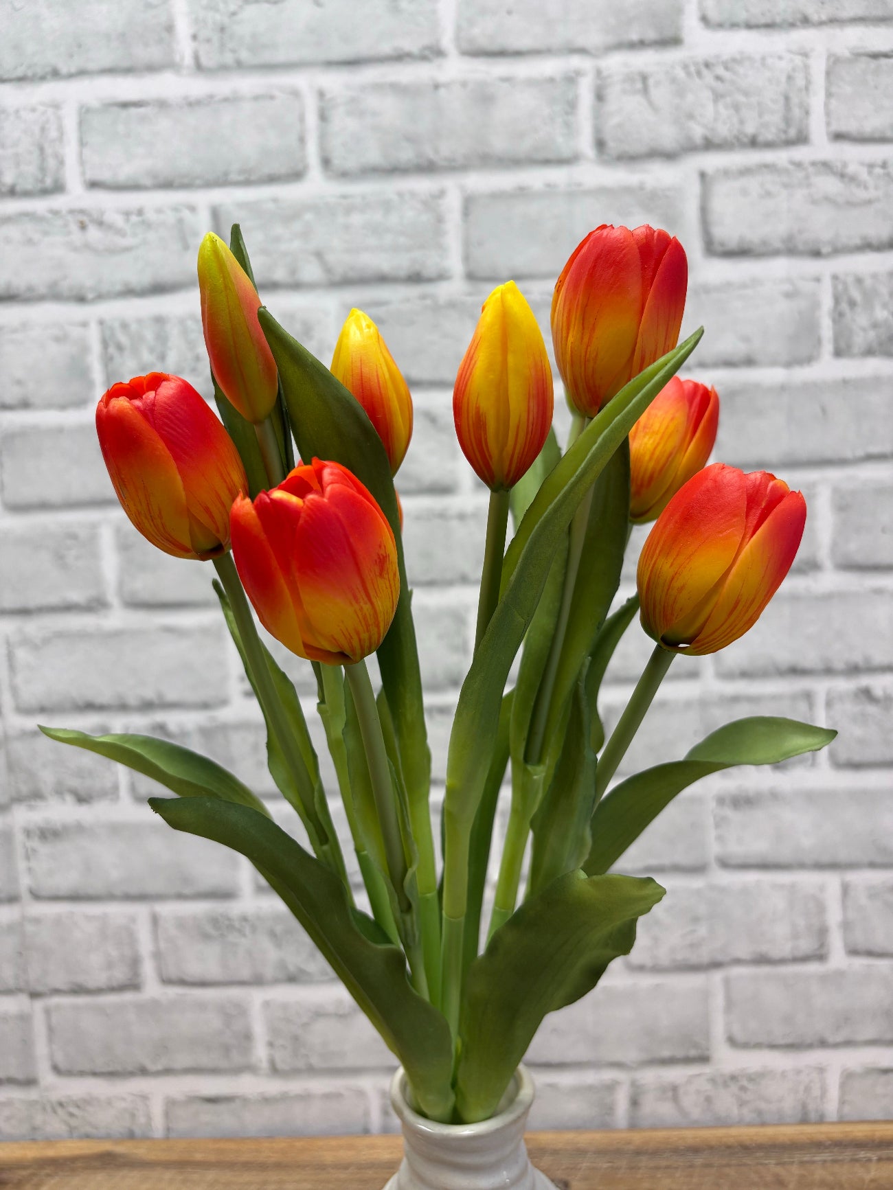 ITEM 10211 O - 18.5" FRESH TOUCH DYNASTY ORANGE TULIP BUNDLE (6 FLOWERS, 4 BUDS)