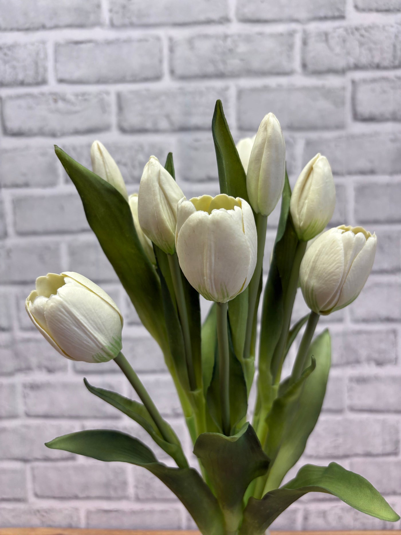 ITEM 10211 W(AVAILABLE) - 18.5" FRESH TOUCH DYNASTY WHITE TULIP BUNDLE (6 FLOWERS, 4 BUDS)