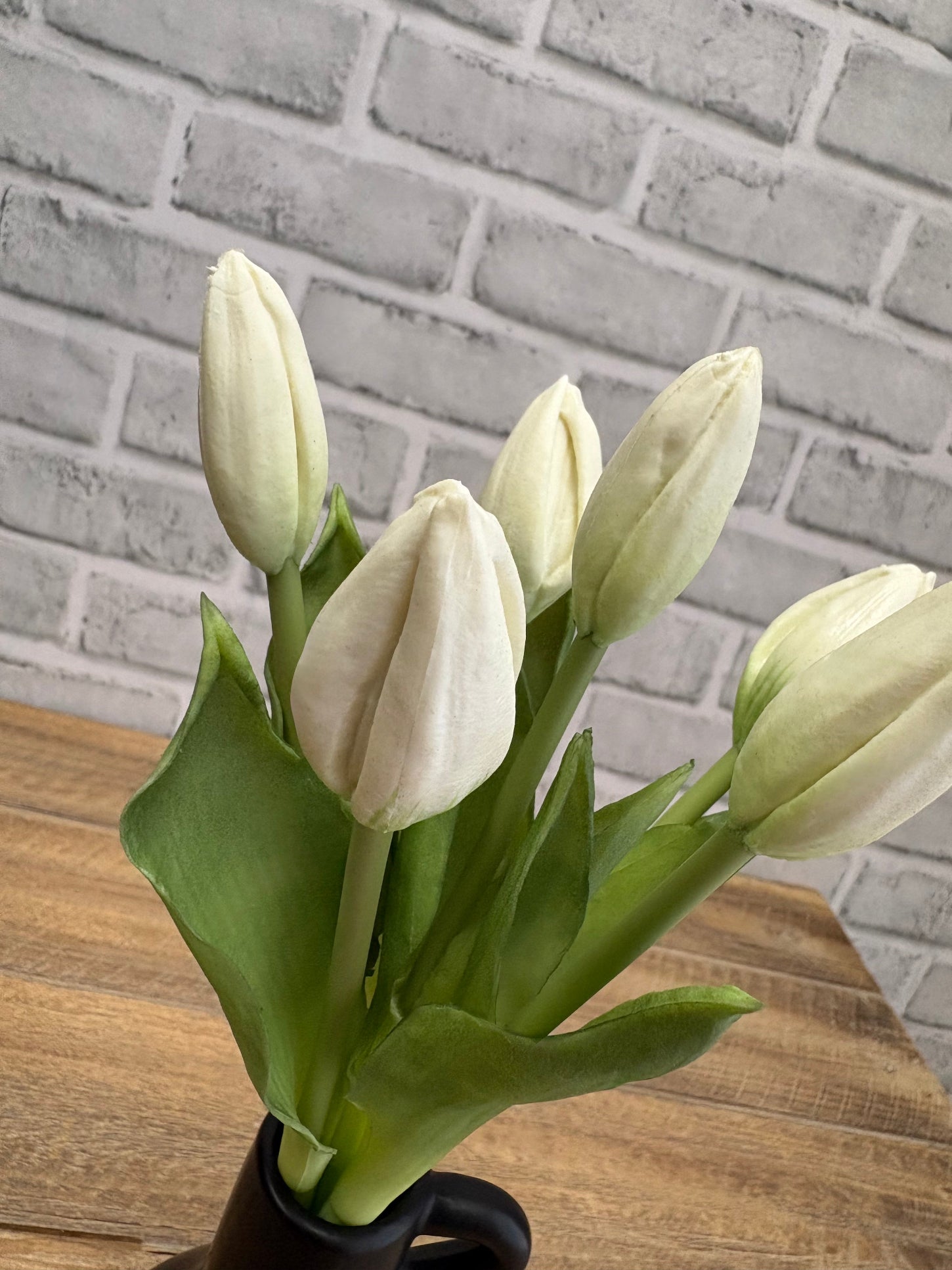 ITEM 10212 W - 11" FRESH TOUCH MINI WHITE TULIP BUD BUNDLE WITH 6 BUDS