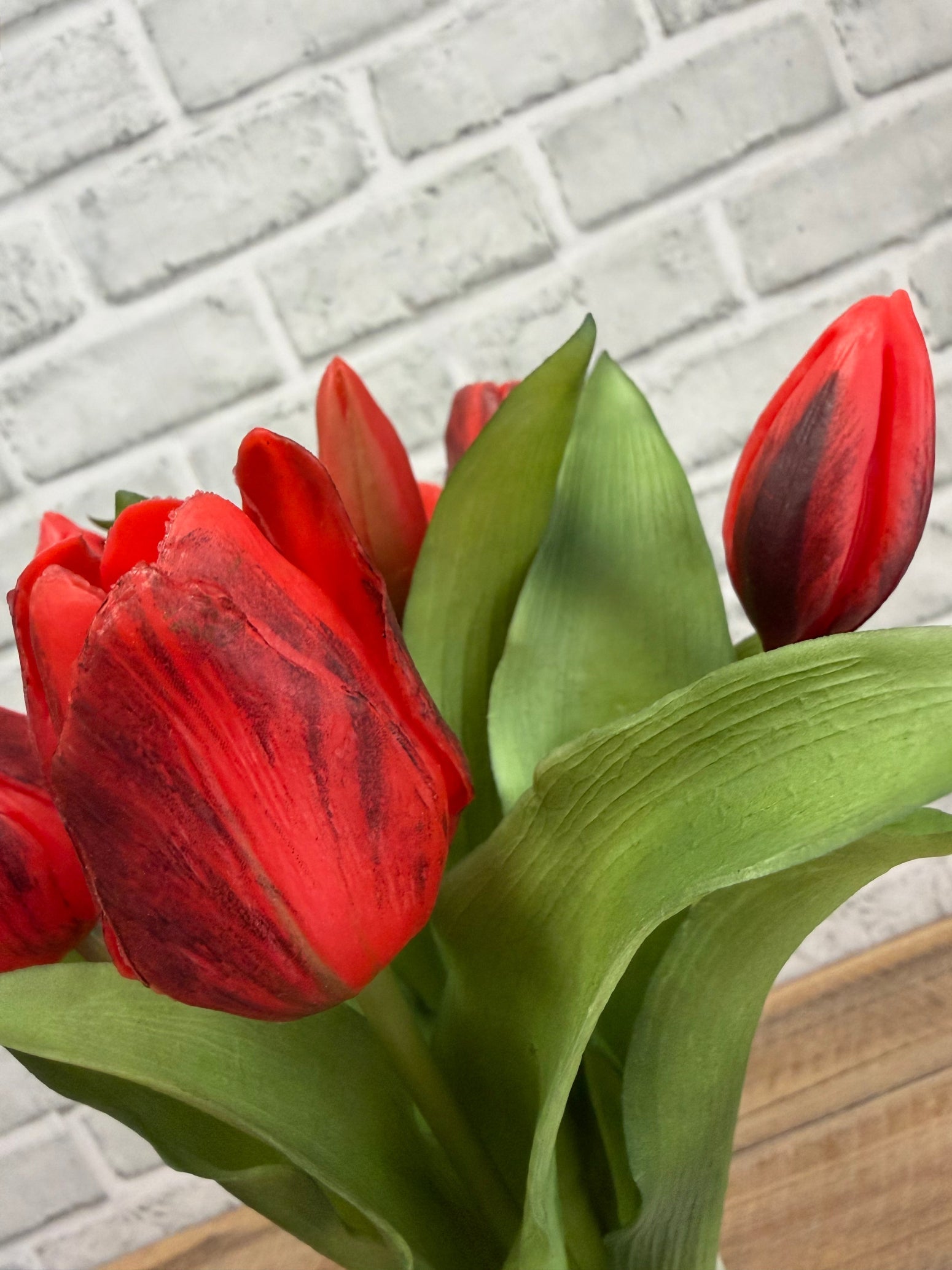 ITEM 10213 RED - 12" FRESH TOUCH FRENCH RED TULIP BUNDLE (4 FLOWERS & 3 BUDS TO A BUNDLE)