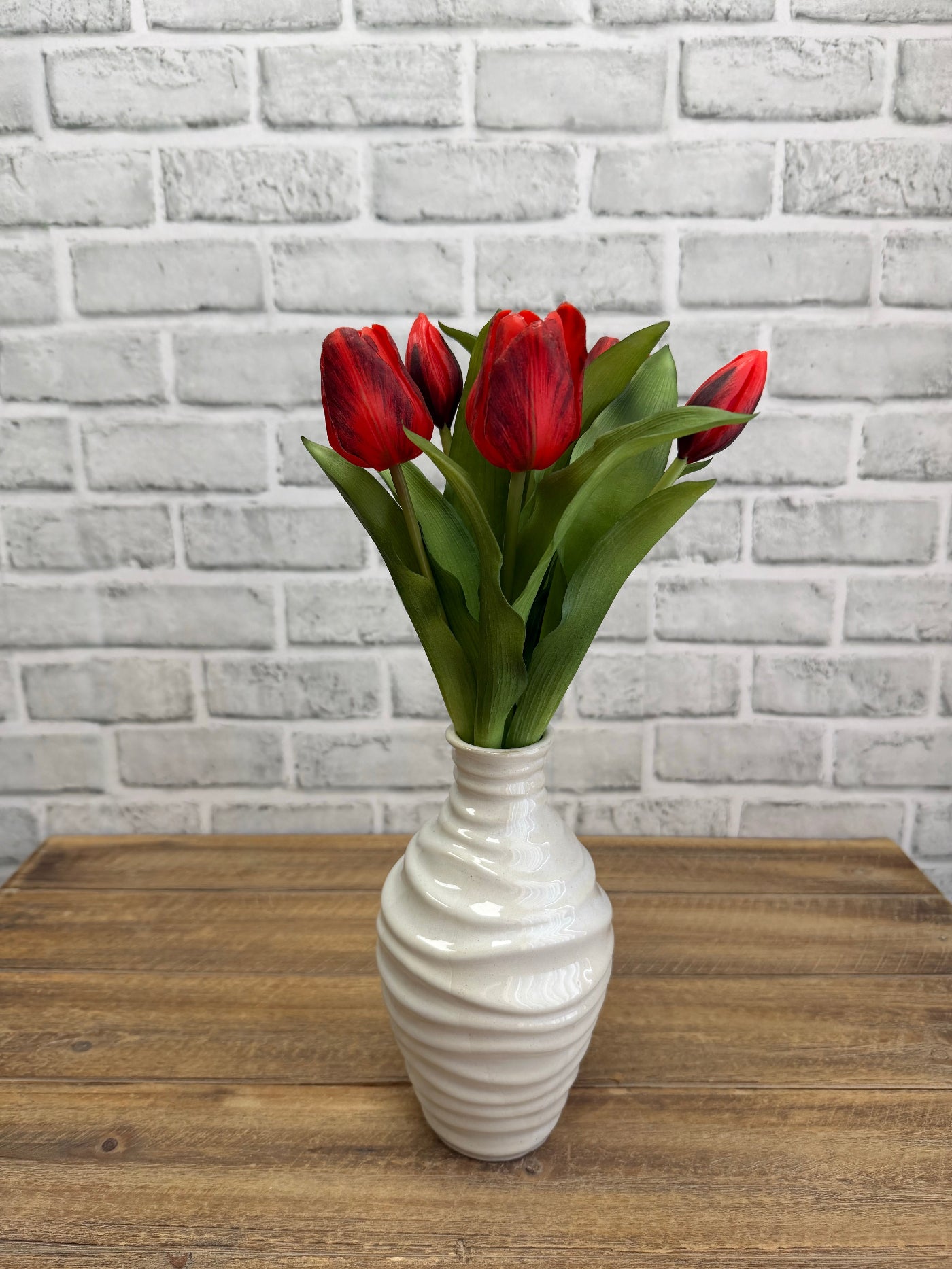 ITEM 10213 RED - 12" FRESH TOUCH FRENCH RED TULIP BUNDLE (4 FLOWERS & 3 BUDS TO A BUNDLE)