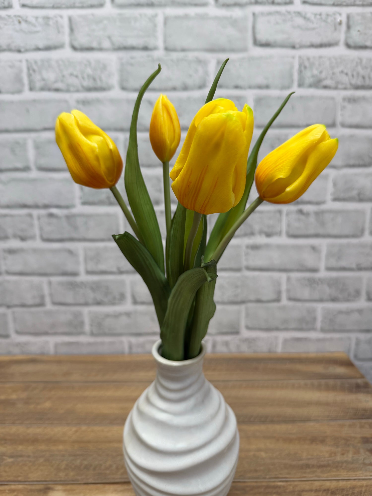ITEM 10215 Y - 16" WHITE FRESH TOUCH TRIUMPH TULIP BUNDLE WITH 3 HEADS & 2 BUDS