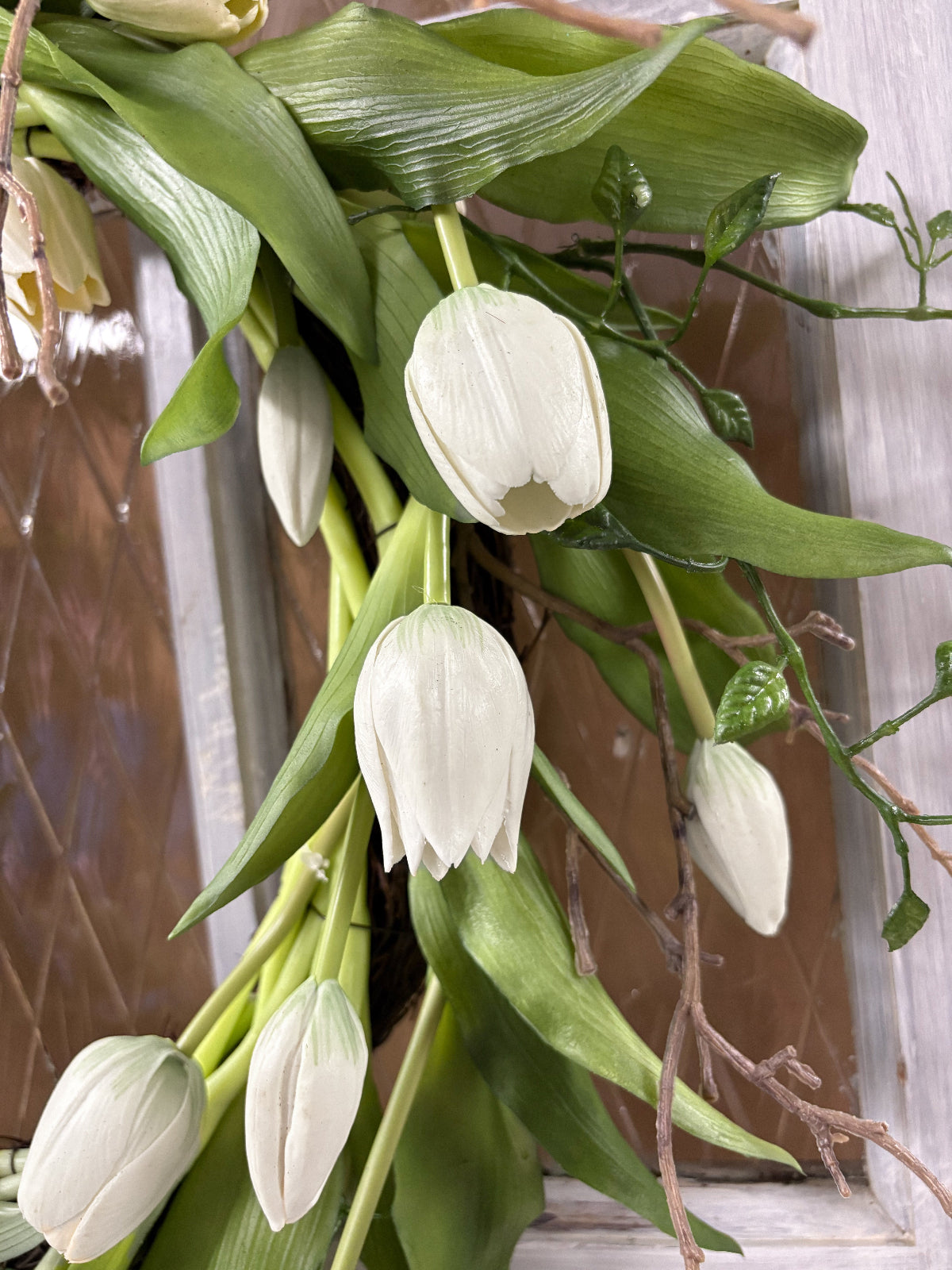 ITEM 10216 W - 12" INSIDE DIM - 22" OUTSIDE DIM WHITE FRESH TOUCH DYNASTY TULIP WREATH