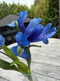 ITEM 10254 BL - 17.5" BLUE FRESH TOUCH IRIS BUNDLE WITH 3 STEMS