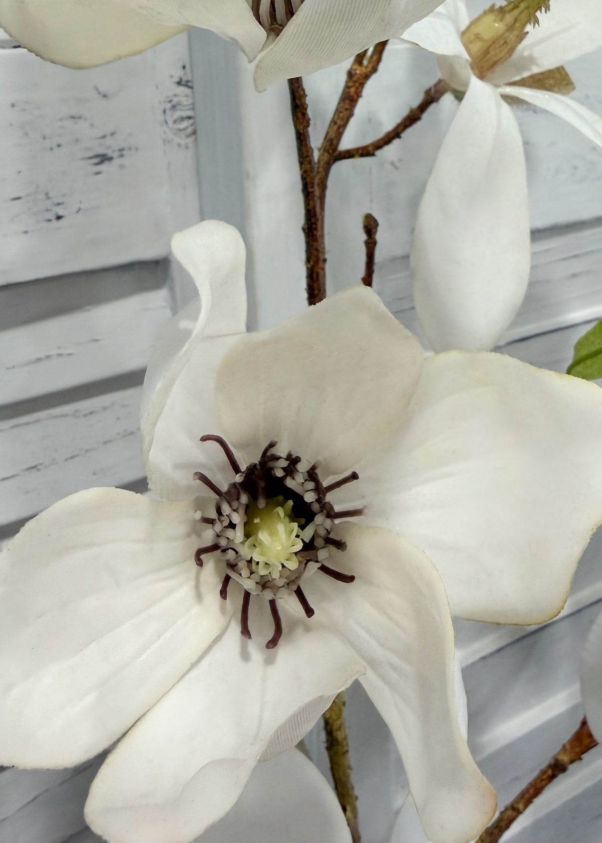 ITEM 10272 W - 33" WHITE FRESH TOUCH MAGNOLIA SPRAY WITH 7 HEADS
