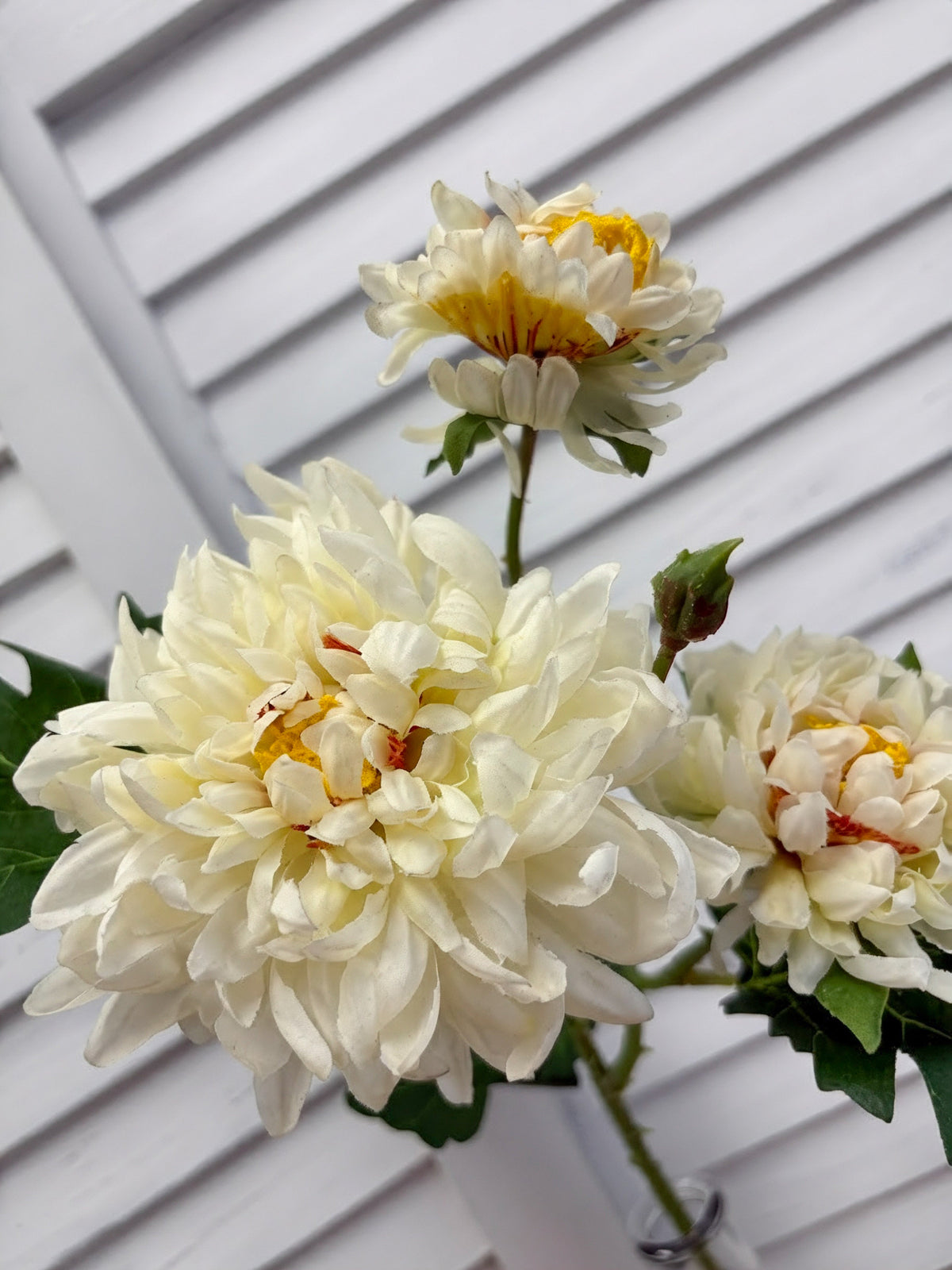 ITEM 10284 CM - 21" CREAM FRESH  TOUCH FLORIST'S DAISY WITH 2 HEADS AND A BUD