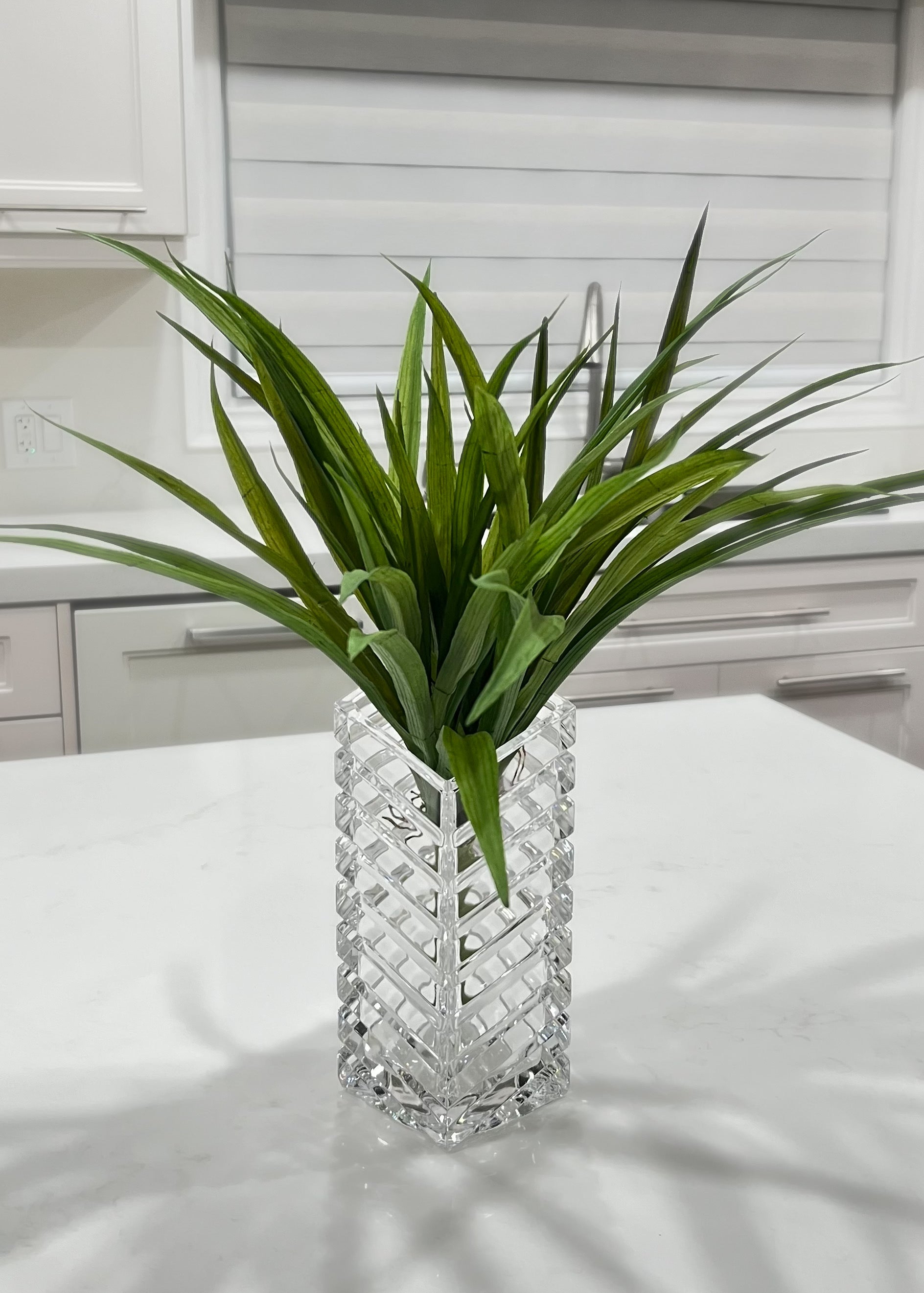 ITEM 11468  - 15" GREEN GRASS BUSH X 54 WITH ROOTS