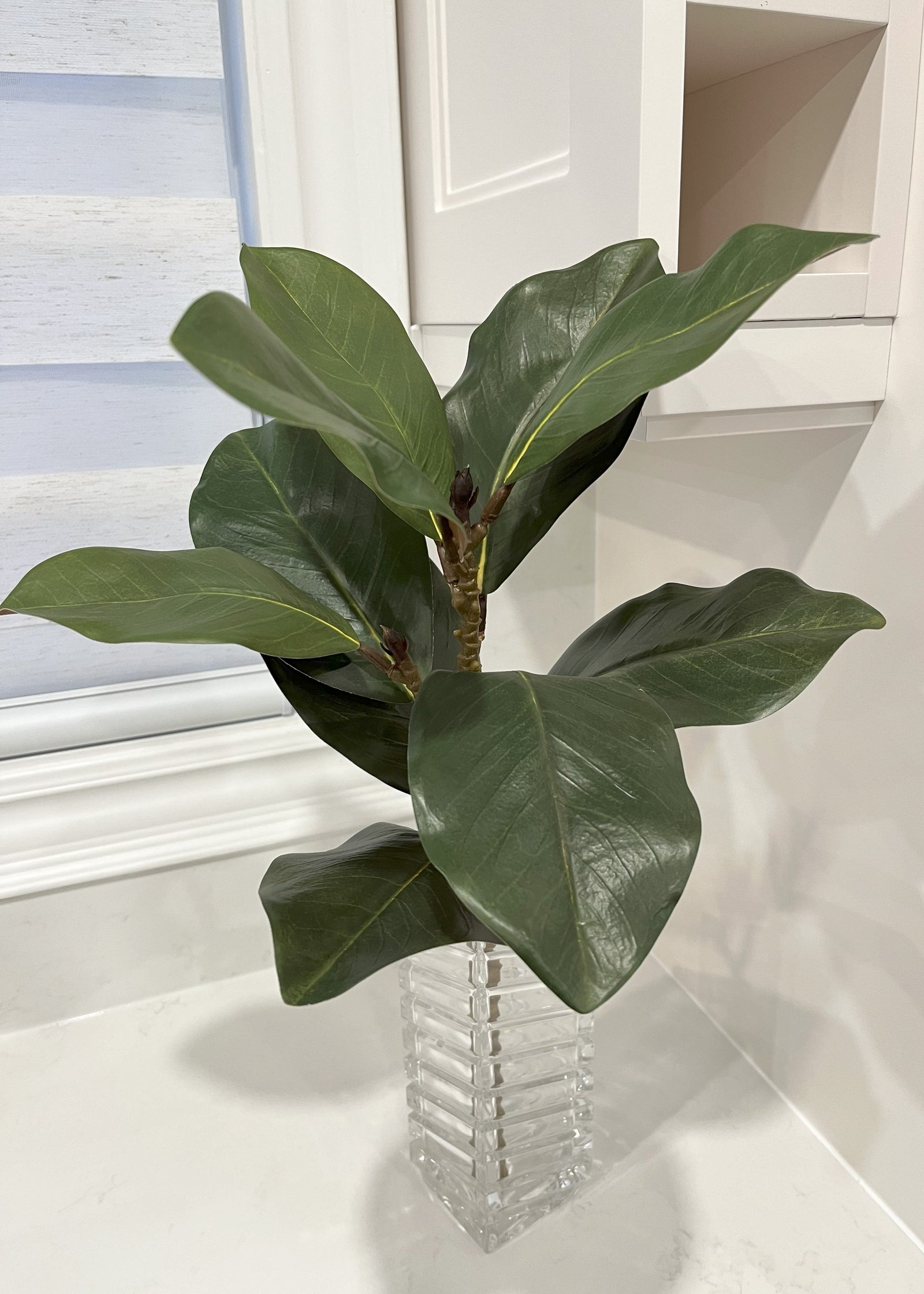 ITEM 11481 GR - 22" GREEN MAGNOLIA SPRAY
