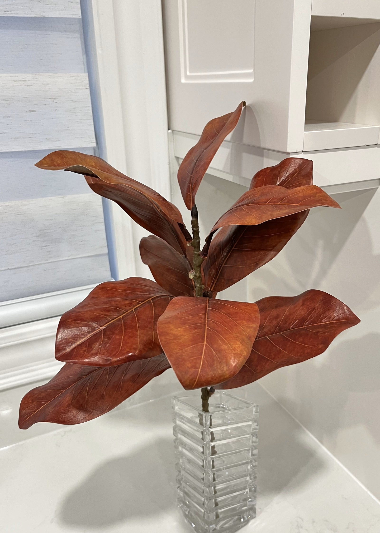 ITEM 11481 RED - 22" RED MAGNOLIA SPRAY