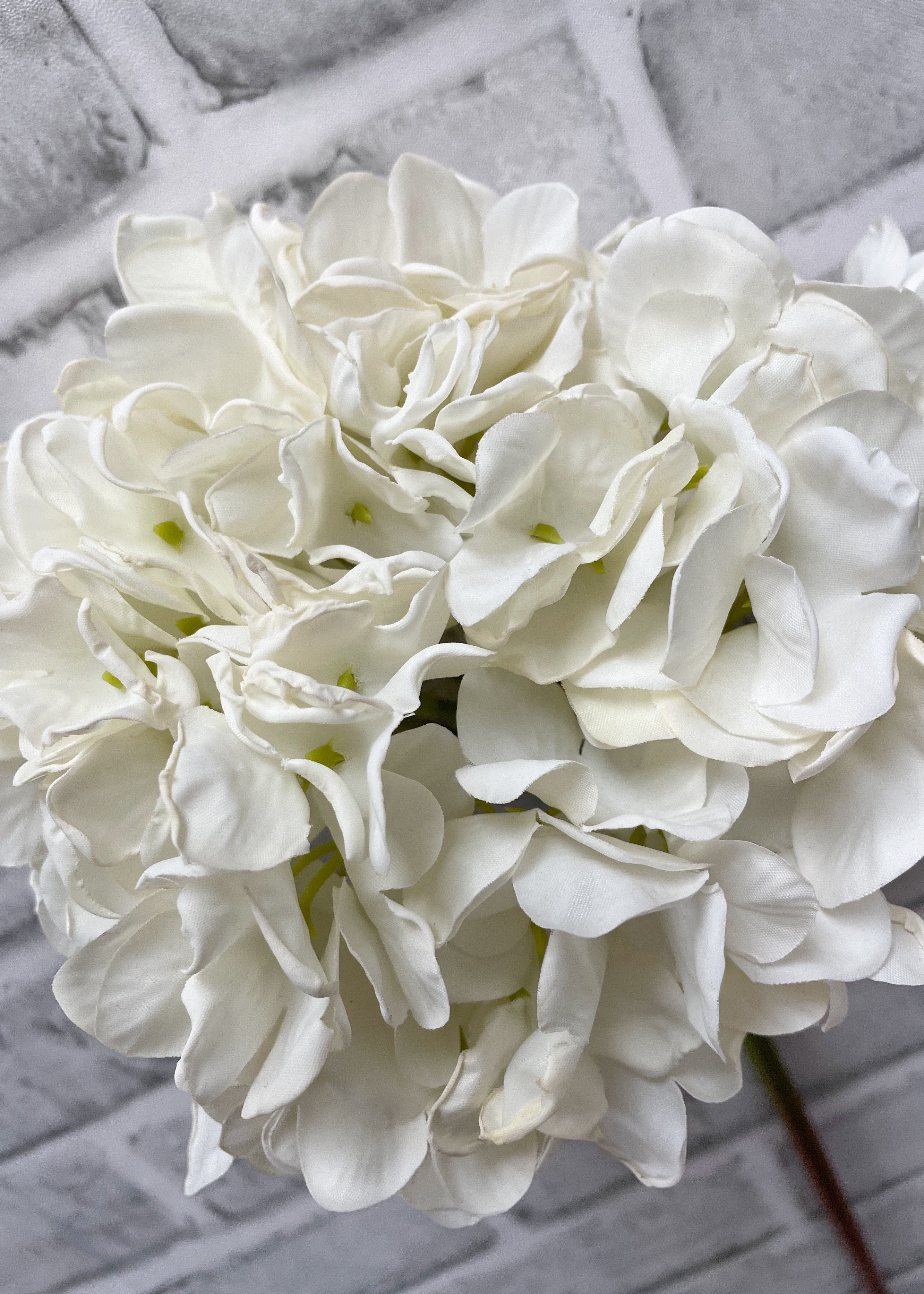 ITEM 11547 W  - 23" WHITE DRIED LOOK HYDRANGEA STEM