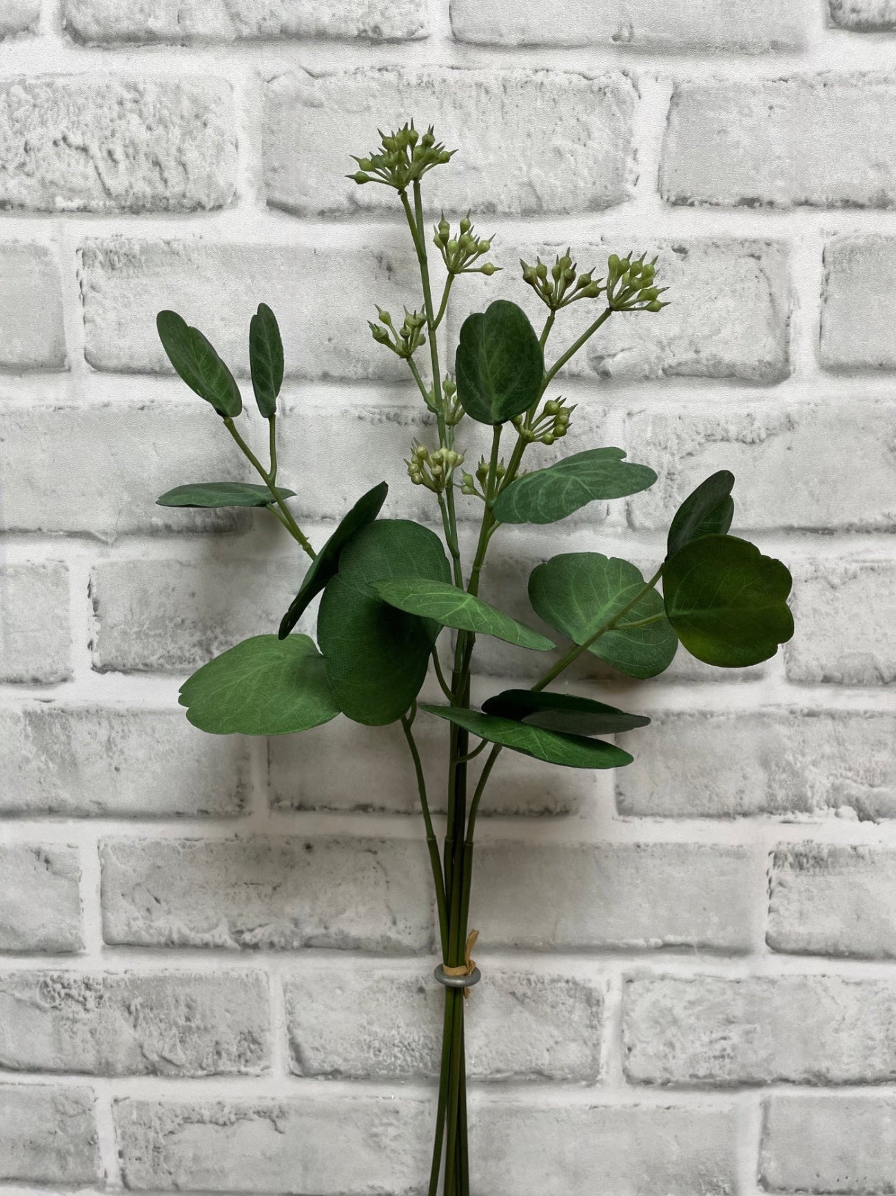 ITEM 11565 - 19.5" FRESH TOUCH EUCALYPTUS / BERRIES BUNDLE WITH 5 STEMS