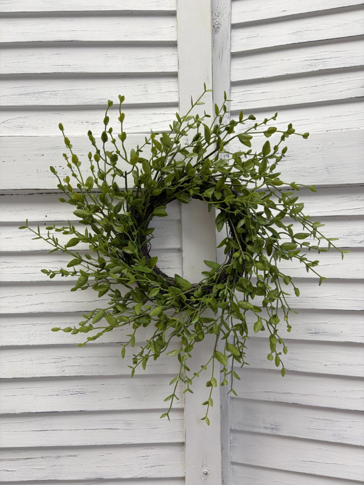 ITEM 11730 - 4" INSIDE DIM - 11" OUTSIDE DIM  GREEN BOXWOOD CANDLE RING