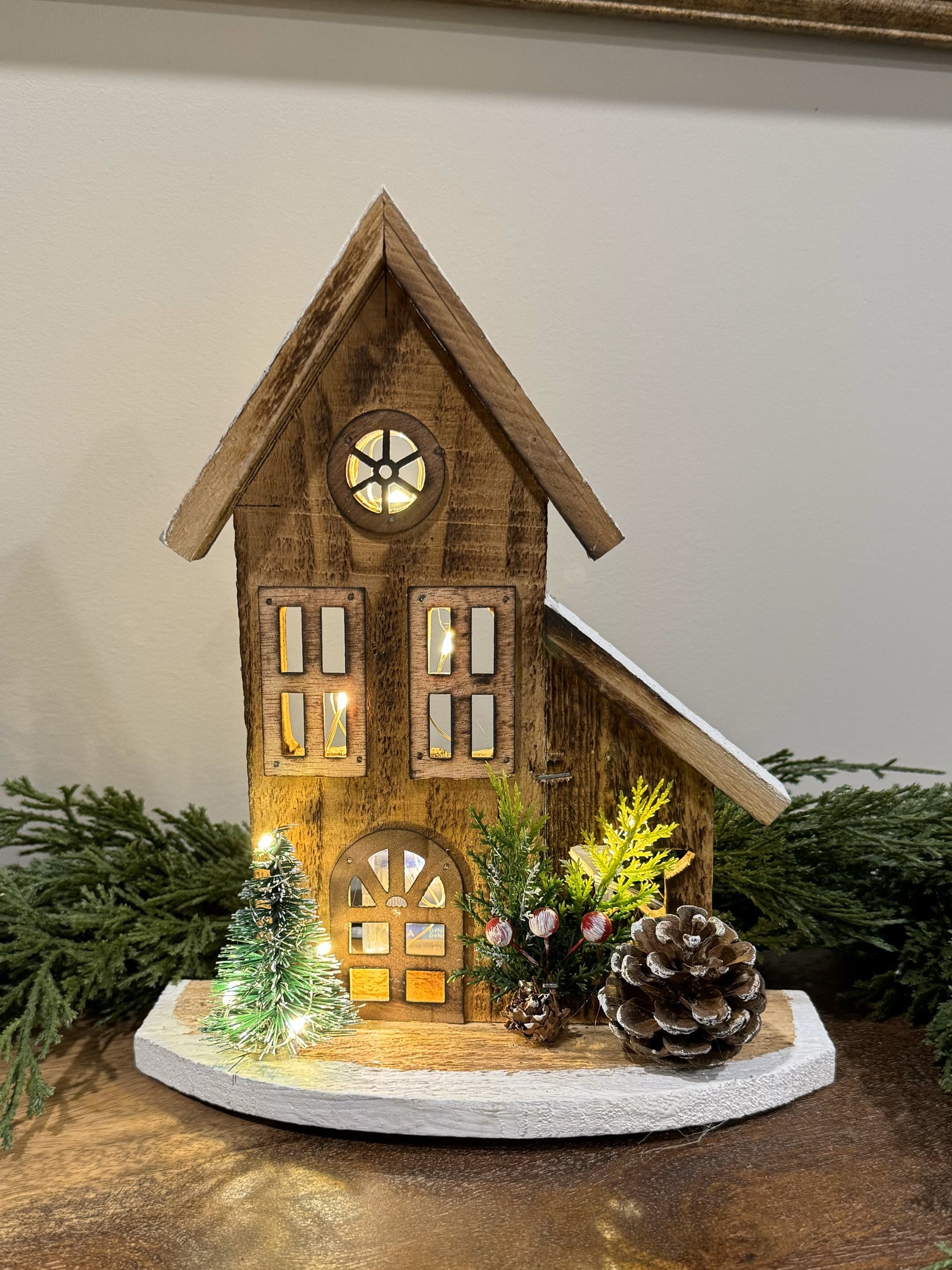 ITEM 1675 - 8" X 3.25" X 9.5" LED NATURAL WOODEN HOUSE WITH TIMER