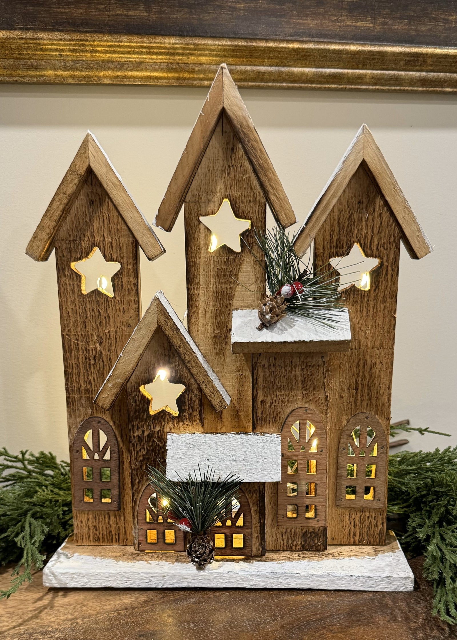 ITEM 1677 - 9" X 2.75" X 12" LED NATURAL WOODEN STAR TOWNHOUSE W/TIMER