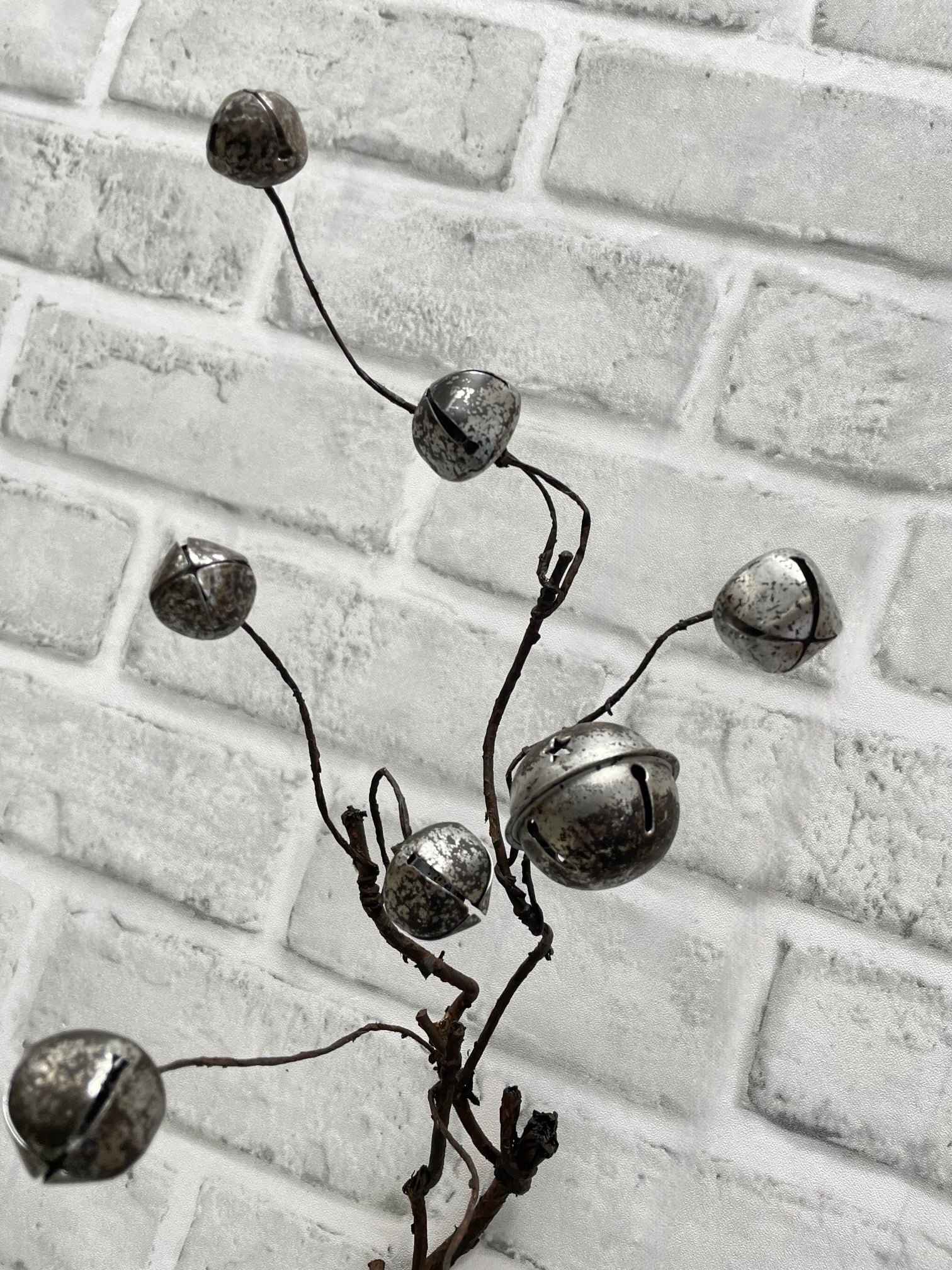 ITEM 81978 PEWTER - 20" PEWTER BELL SPRAY