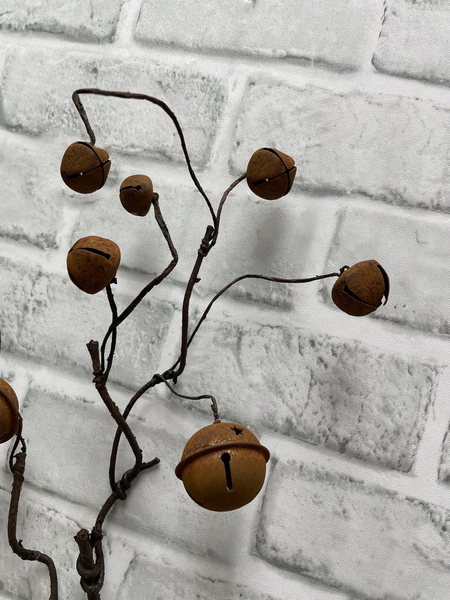 ITEM 81978 RUST - 20" RUST BELL SPRAY
