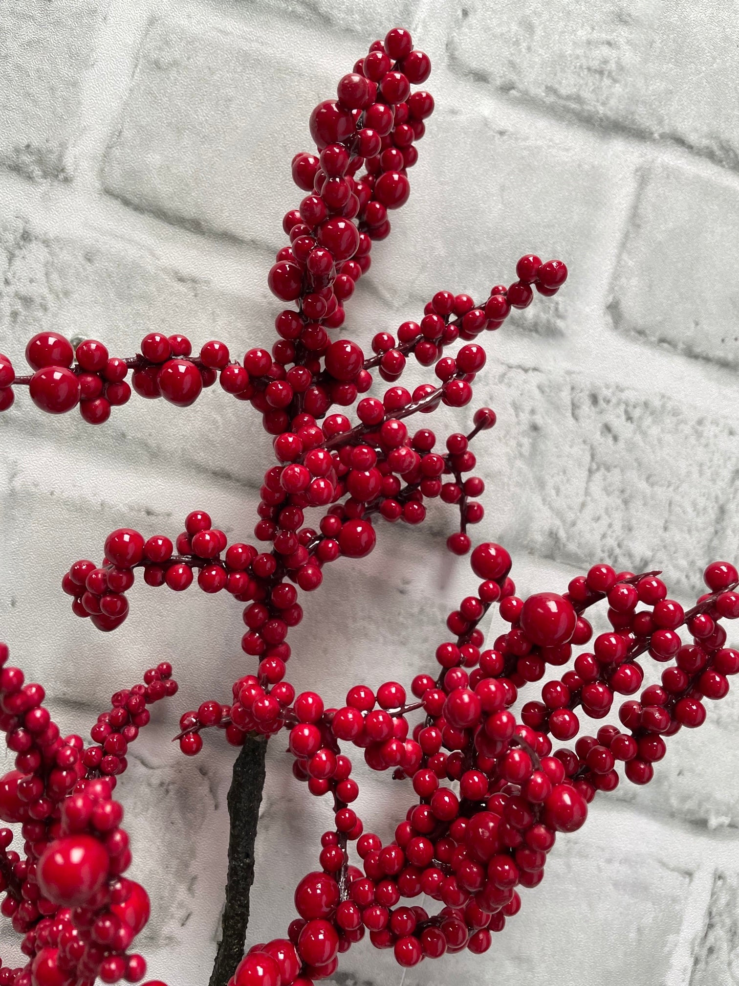 ITEM 81988 R - 19.5" RED WEATHER RESISTENT BERRY SPRAY