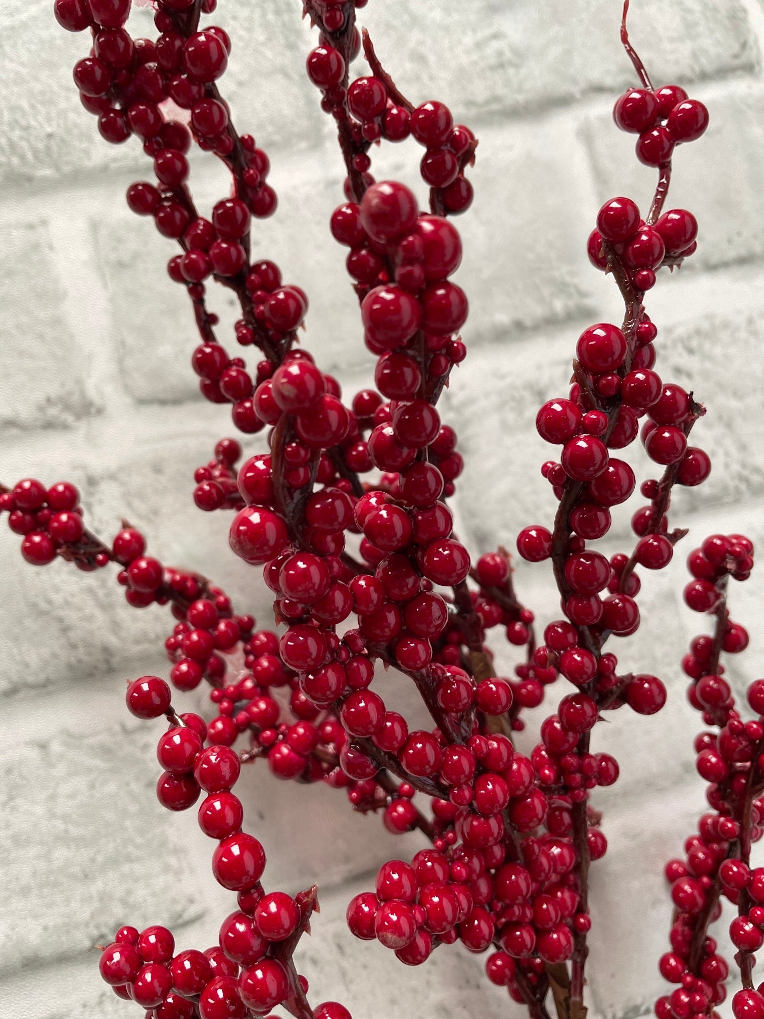 ITEM 81989 R - 28" RED WEATHER RESISTENT BERRY SPRAY