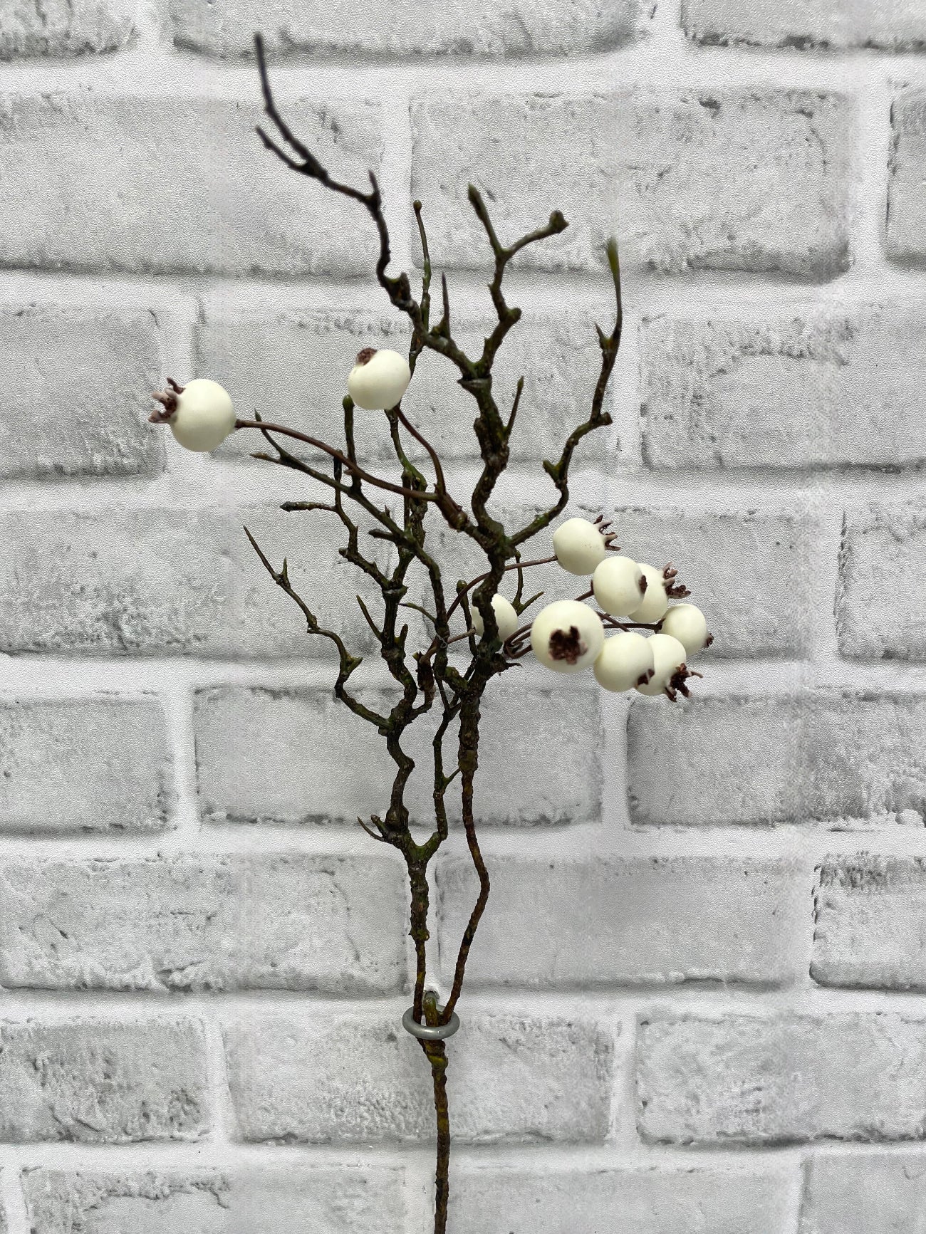 ITEM 81990 CM - 15.5" CREAM WEATHER RESISTENT BERRY PICK