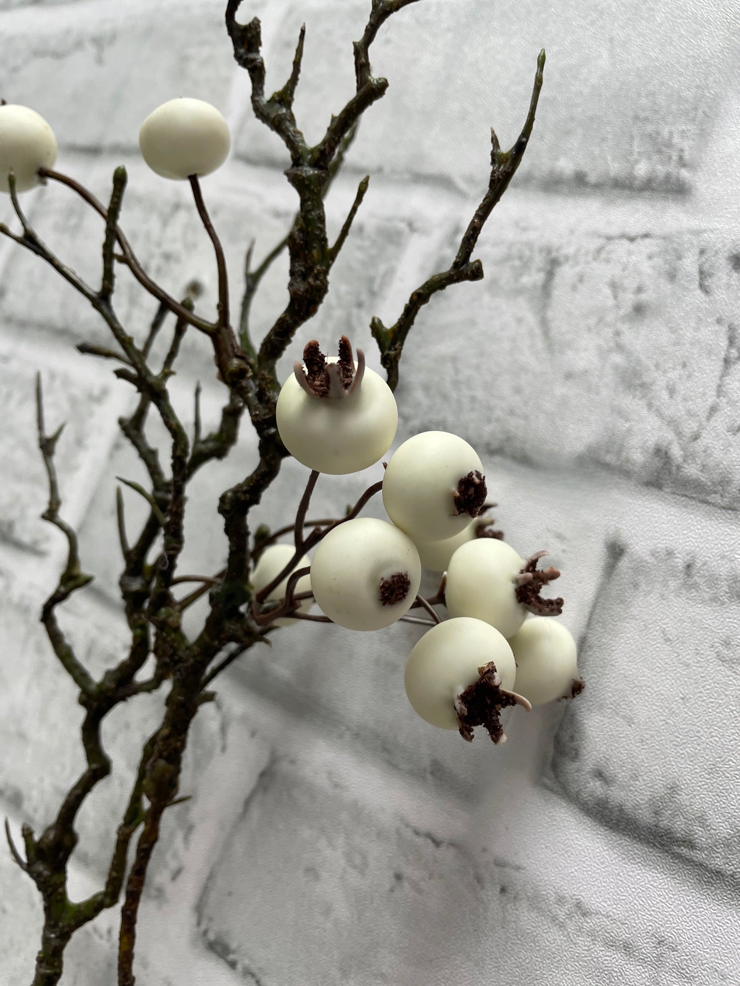 ITEM 81990 CM - 15.5" CREAM WEATHER RESISTENT BERRY PICK