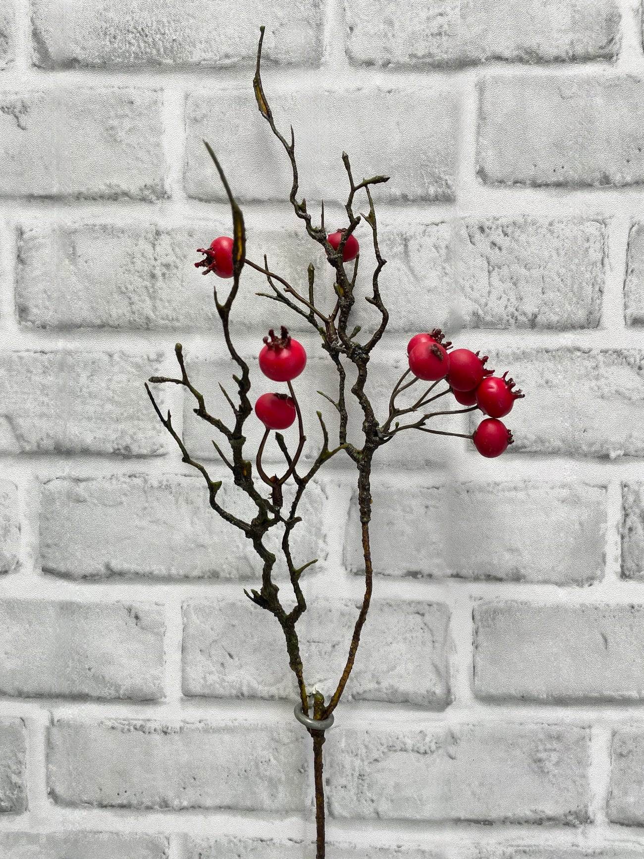 ITEM 81990 MATTRED - 15.5" MATT RED WEATHER RESISTENT BERRY PICK