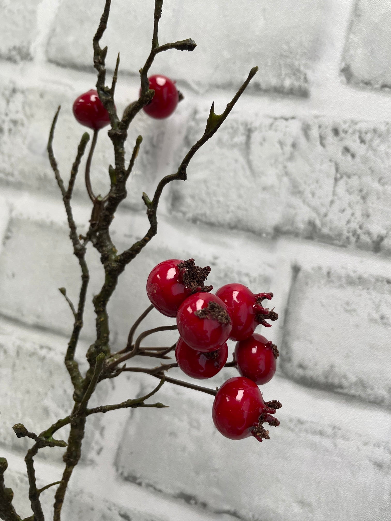 ITEM 81990 SHINNYR - 15.5" SHINNY RED WEATHER RESISTENT BERRY PICK