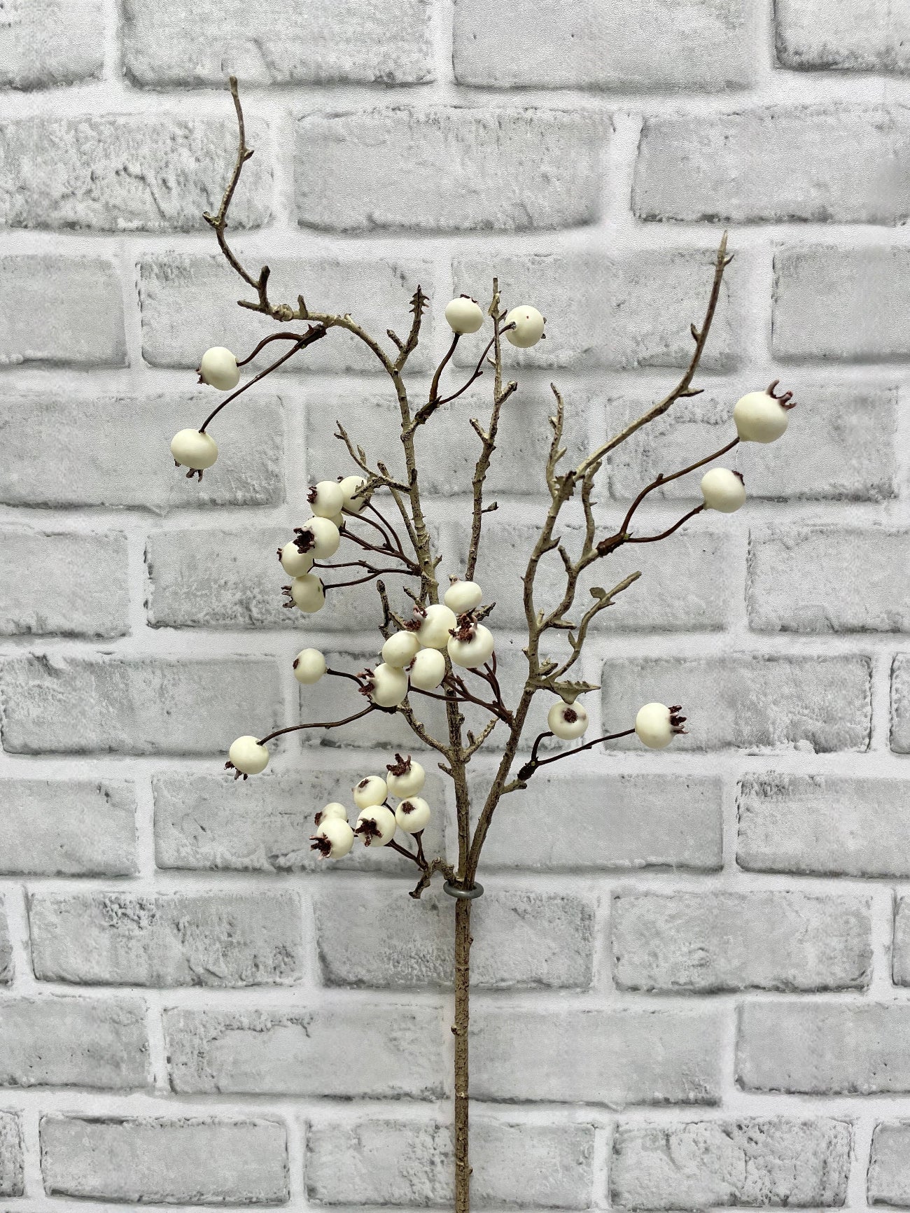 ITEM 81991 CM - 31.5" CREAM WEATHER RESISTENT TWIGGY BERRY SPRAY